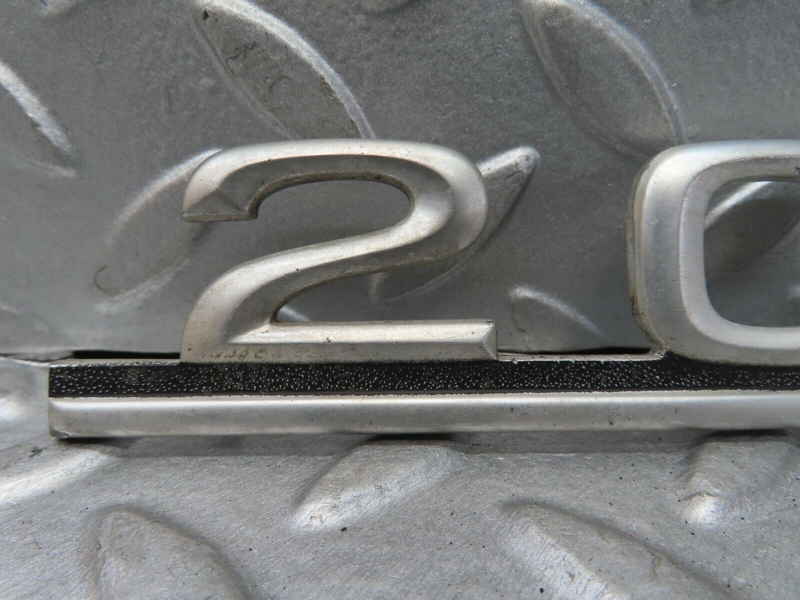 13647 Mercedes-Benz W123 200 Trunk Badge Emblem 1238170215