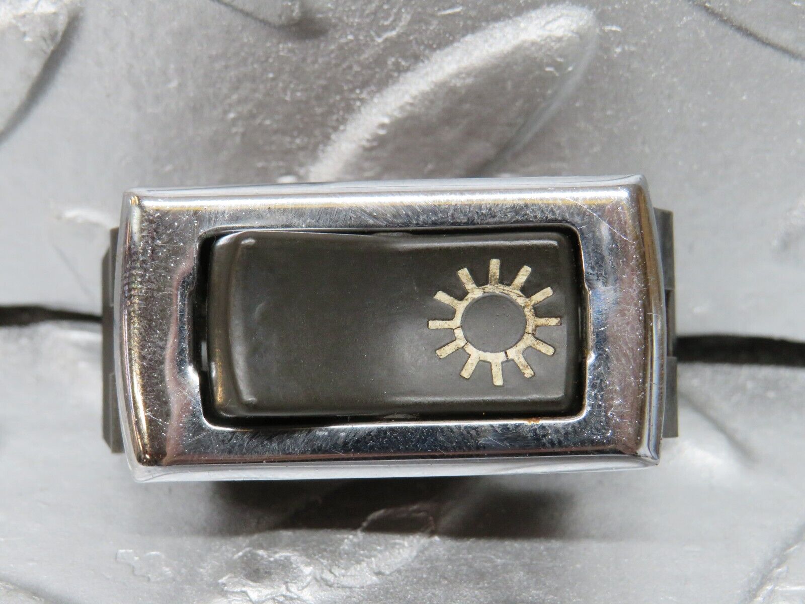 37526 Mercedes-Benz W109 300SEL Interior Light Switch 15013900