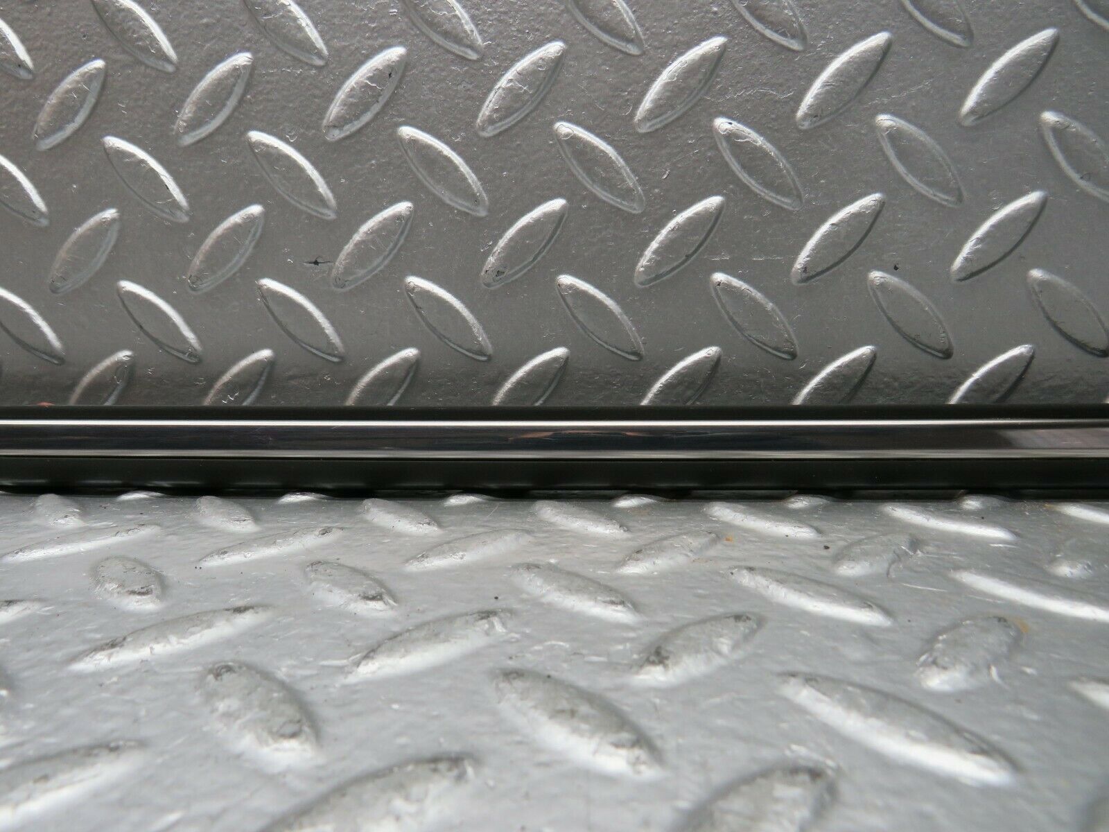 23000 Mercedes-Benz C123 230CE Coupe Front Left Fender Wing Centre Moulding Trim