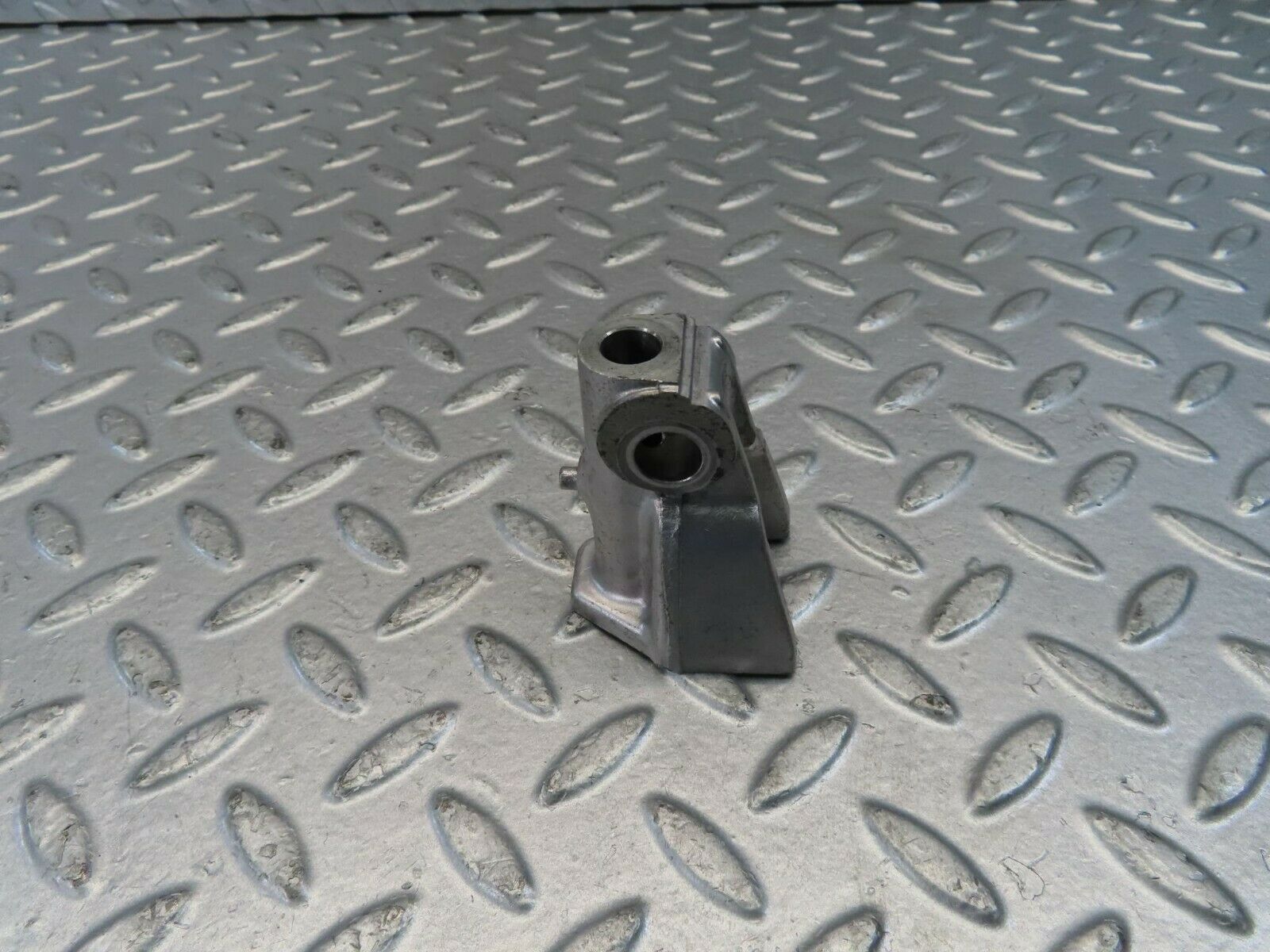 10968 Mercedes-Benz W115 220D Rocker Arm Support 6150550110