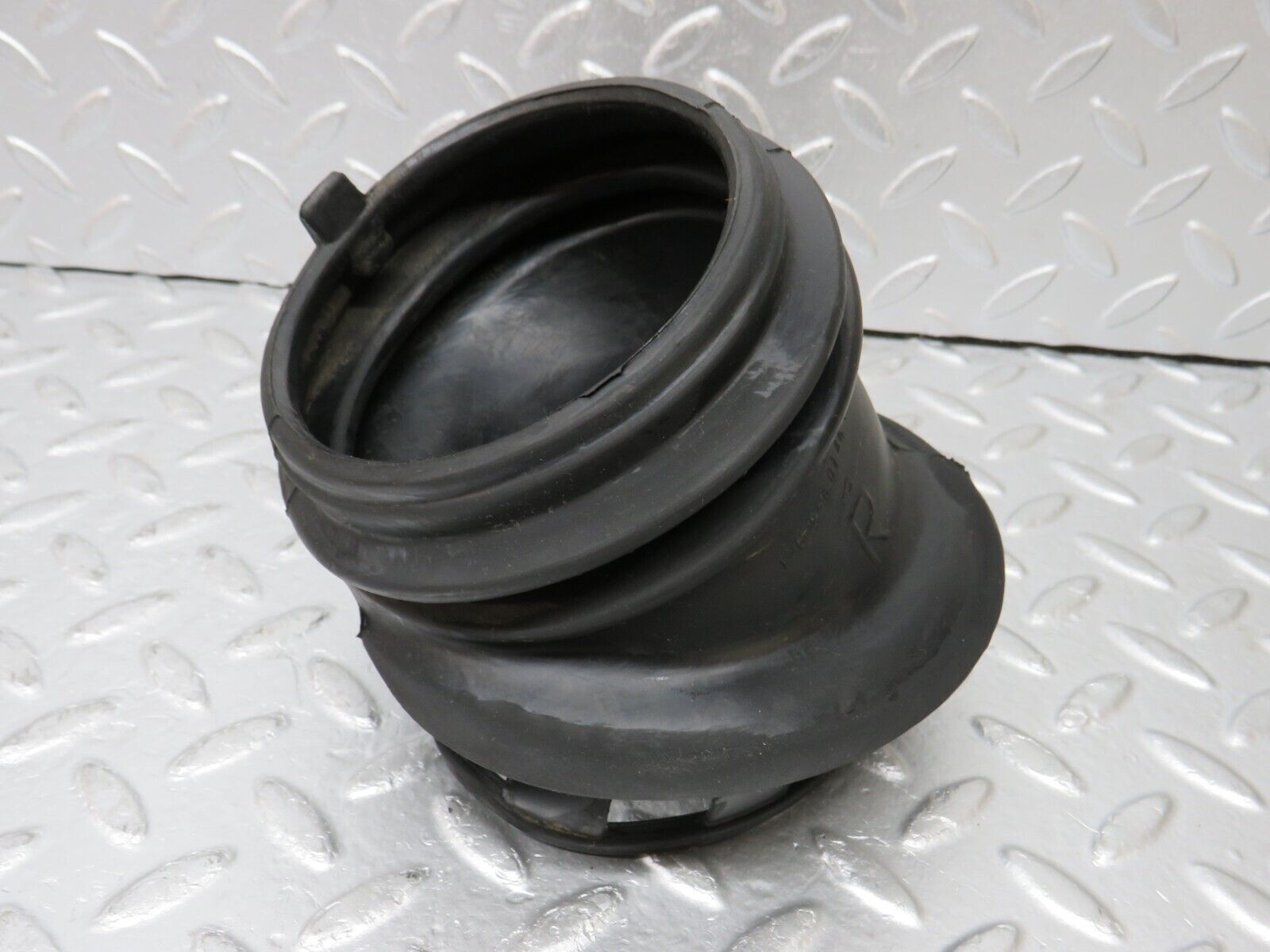 34428 Mercedes-Benz C126 380SEC Coupe Fuse Box Rubber Grommet 1265450146