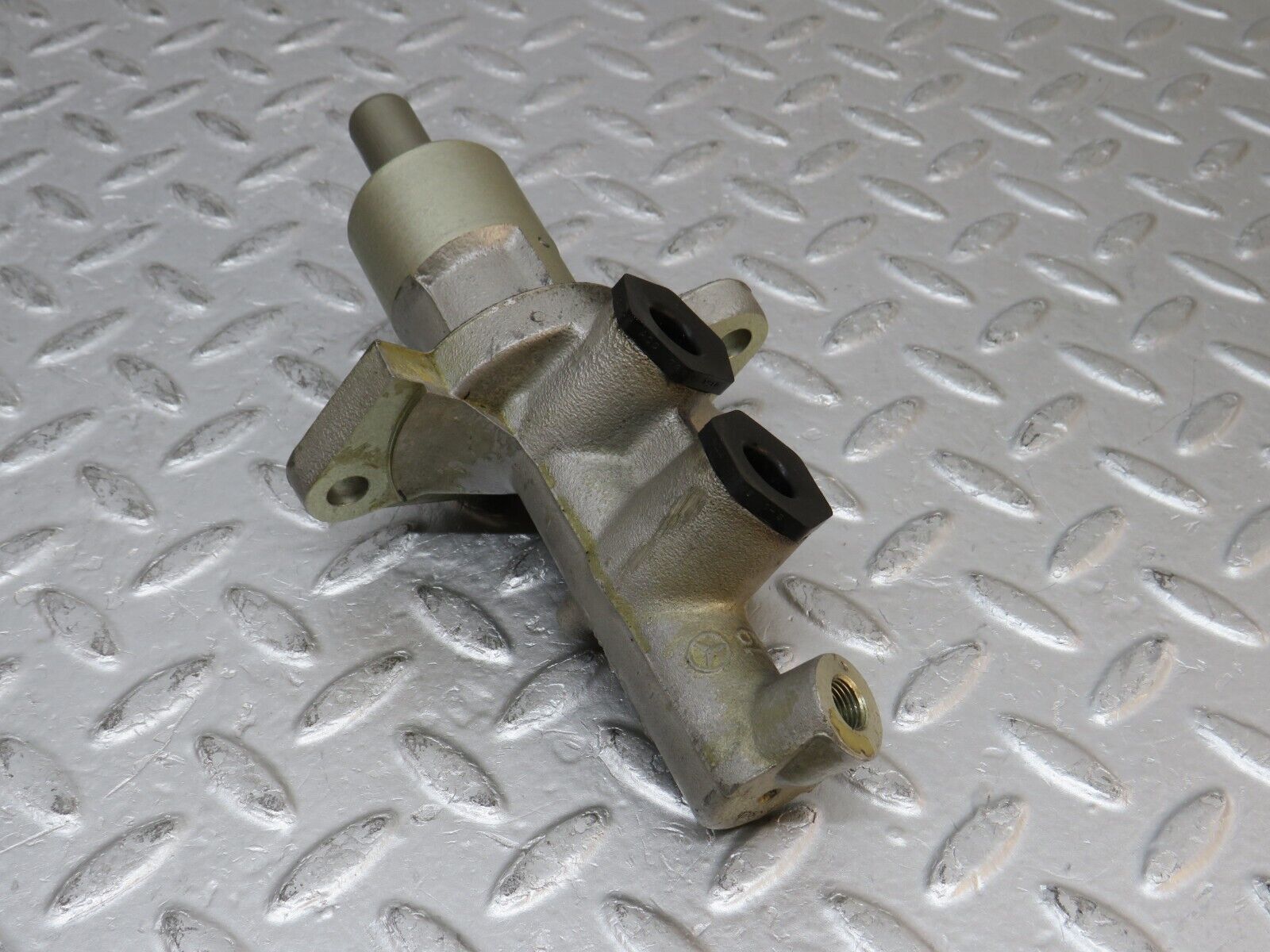 37931 Mercedes-Benz A124 320E Cabriolet Brake Master Cylinder Girling