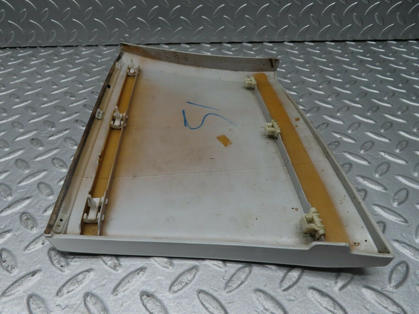 16325 Mercedes-Benz W124 260E Front Left Fender Wing Lower Moulding Trim 1246901340