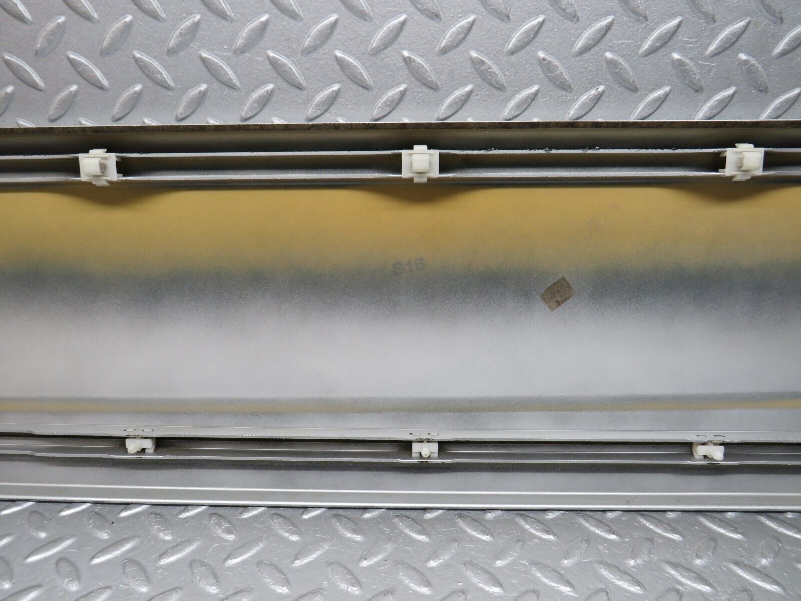 39381 Mercedes-Benz R129 320SL Coupe Right Door Lower Moulding Trim 1296902240