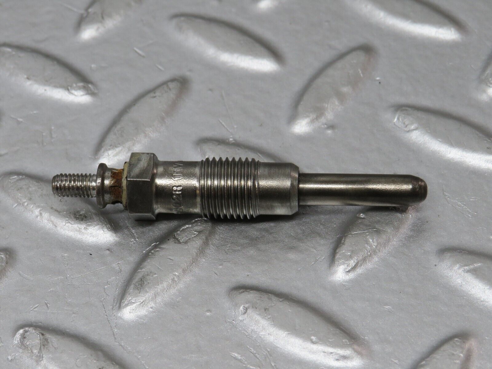 32894 Mercedes-Benz W123 300D Glow Plug Bosch Y-902R 046