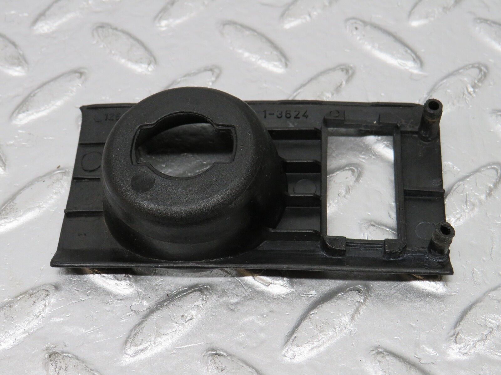 34351 Mercedes-Benz C126 380SEC Headlight Switch Cover Trim Surround 126689018