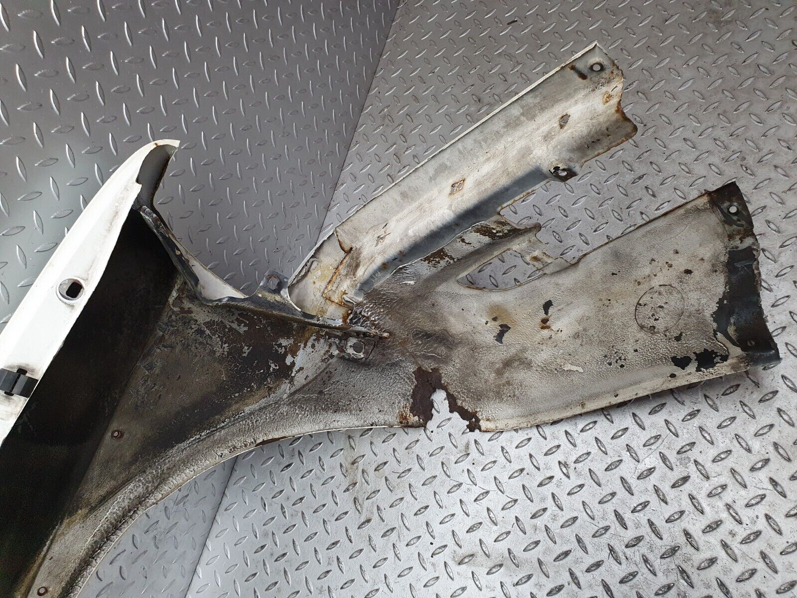 40810 Mercedes-Benz W123 300D Front Left Wing Fender