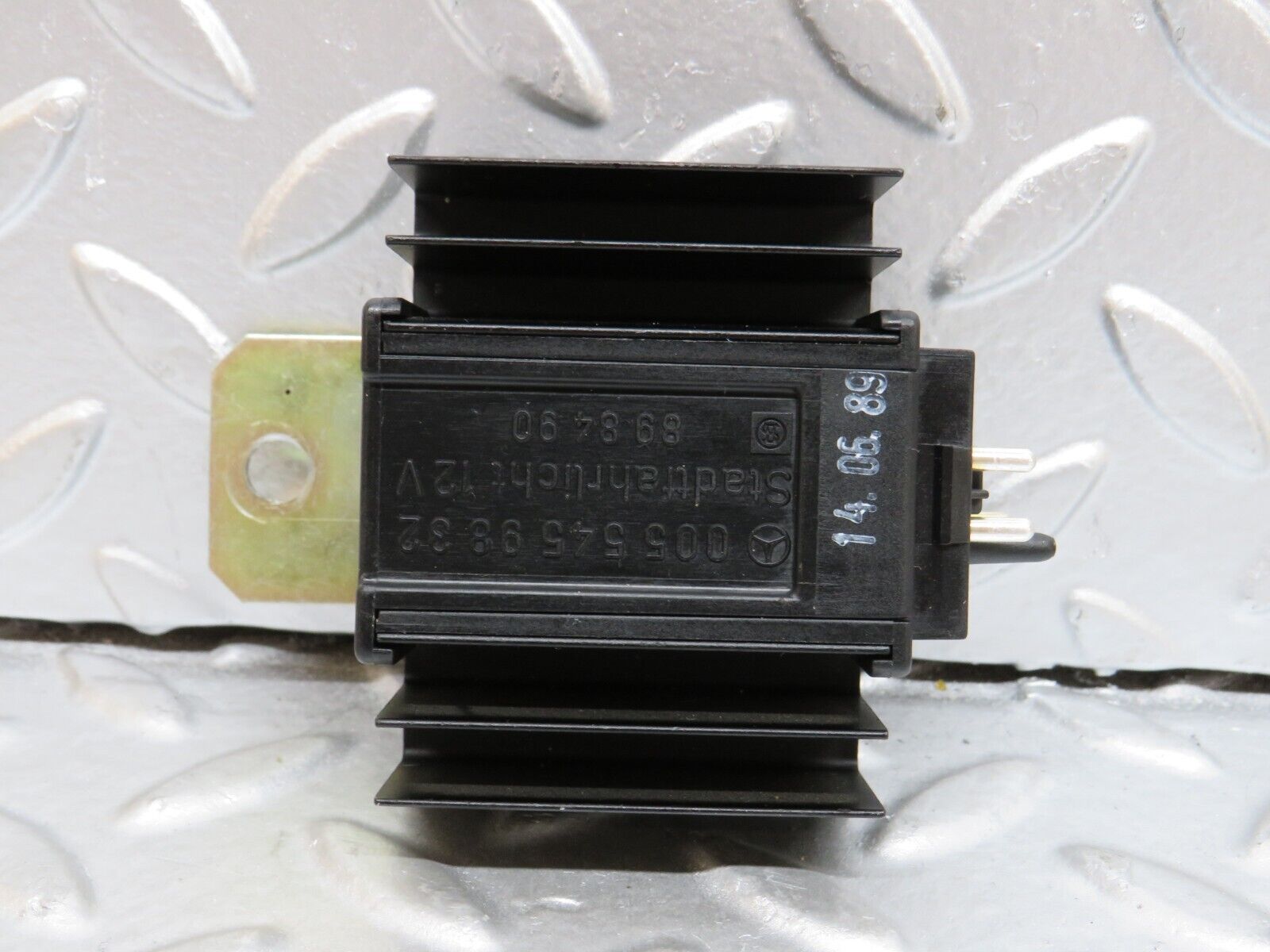 29449 Mercedes-Benz W124 230E ECU Relay 0055459832