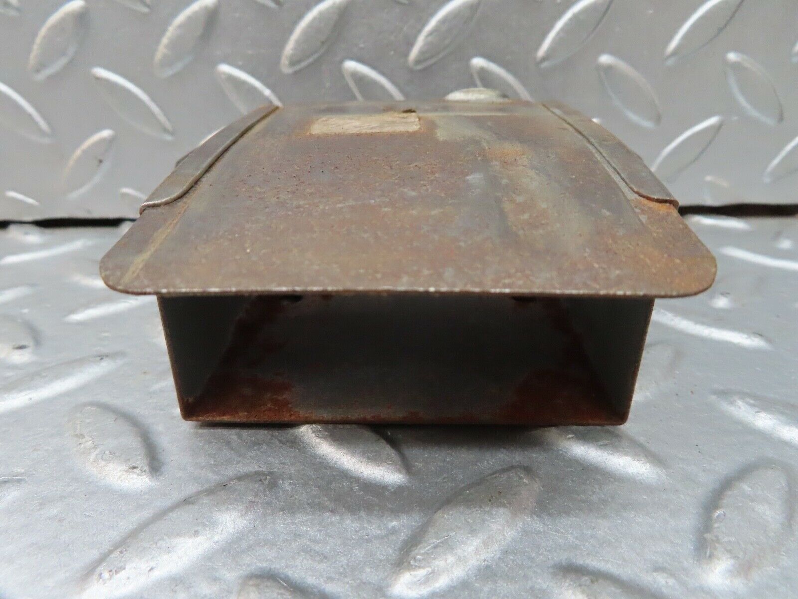 18511 Mercedes-Benz W111 220SE Coupe Ashtray Housing