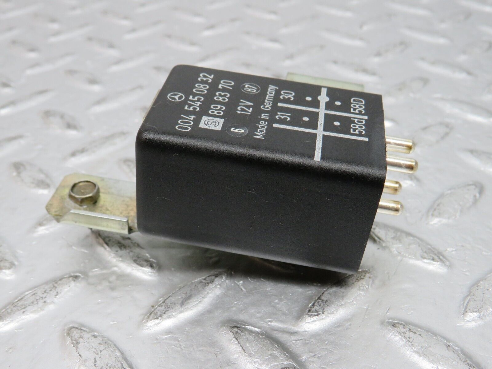 32392 Mercedes-Benz S124 300TE Wagon Instrument Cluster Light Relay 0045450832