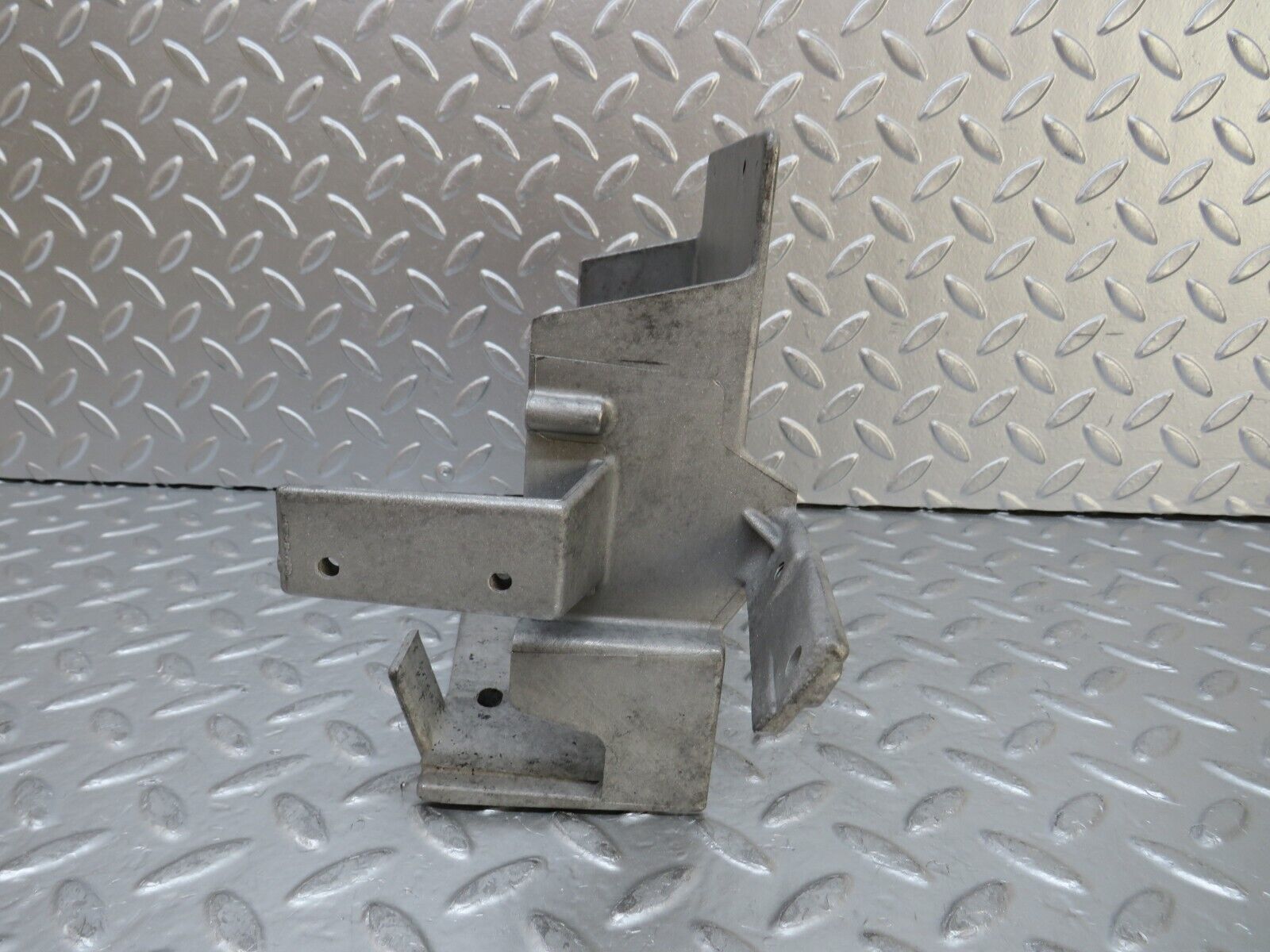 26686 Mercedes-Benz C124 220CE Engine Control Unit Tray Bracket 1245404973