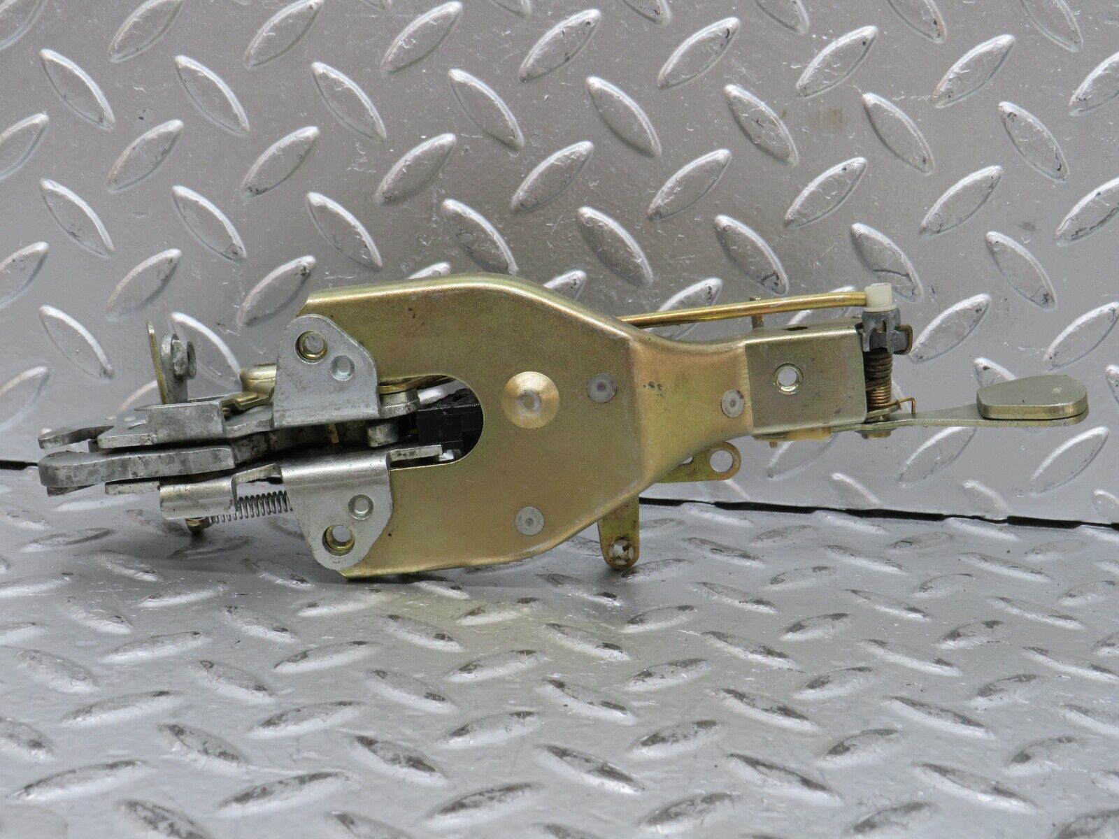 28296 Mercedes-Benz S123 240D Wagon Tailgate Lock Mechanism 1237401035