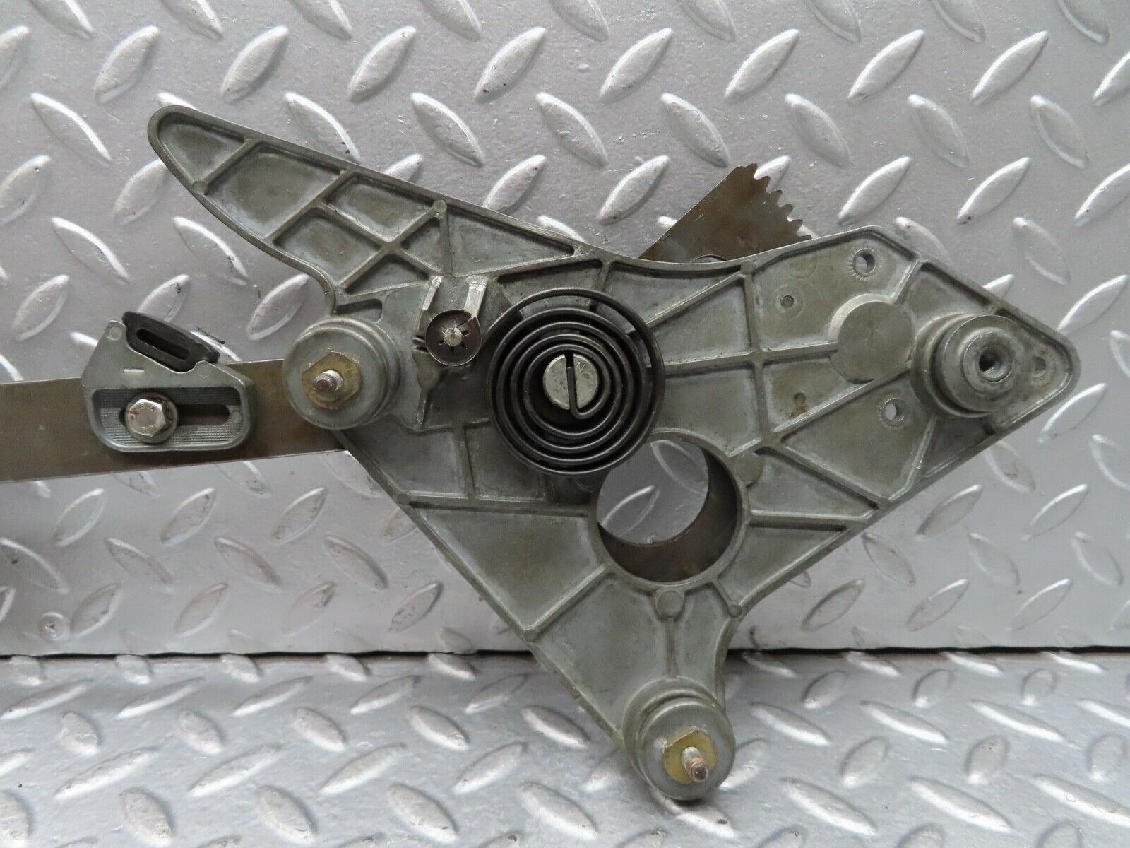 18535 Mercedes-Benz W116 450SEL Rear Left Power Window Regulator