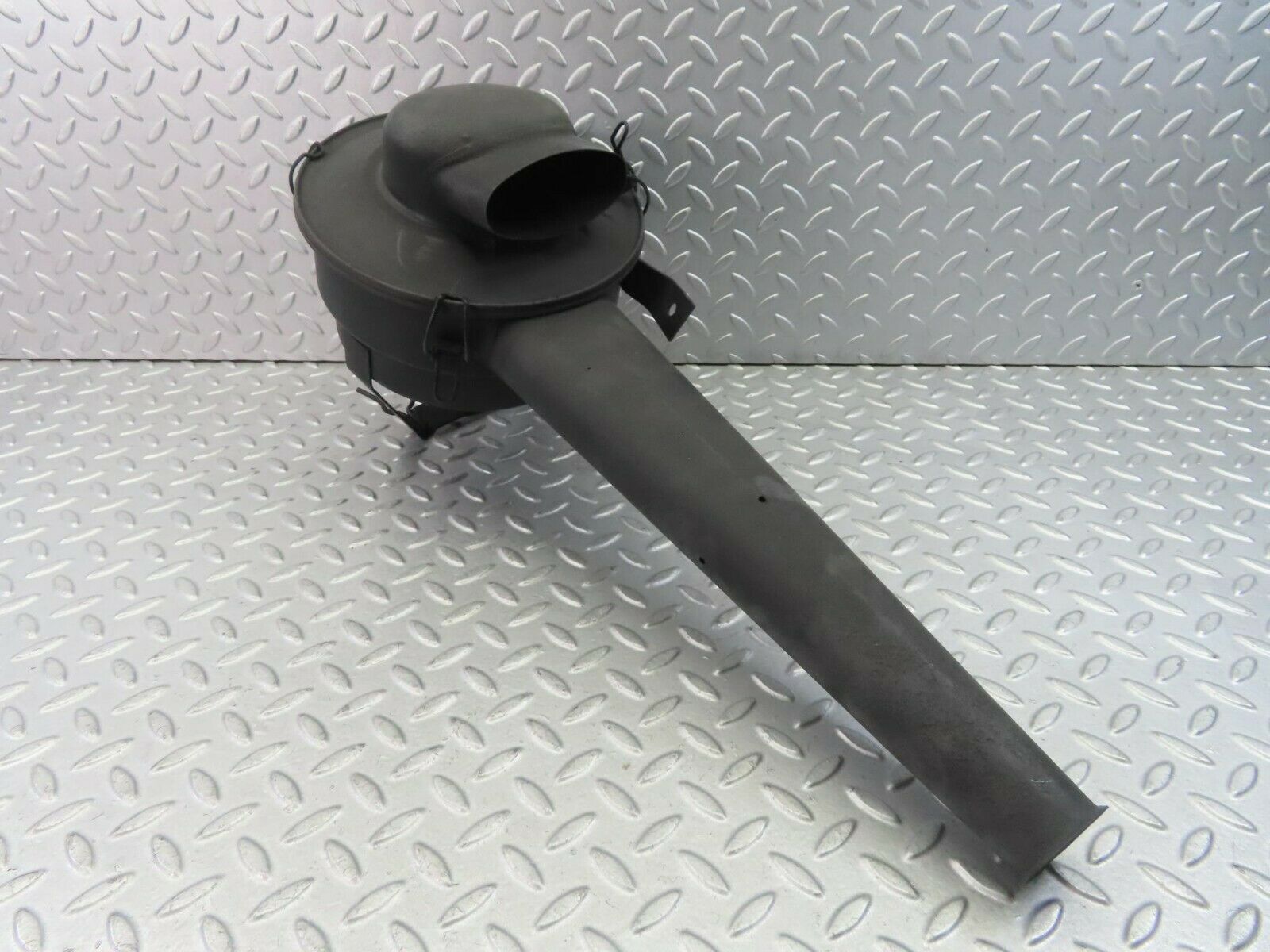 8592 Mercedes-Benz W115 Air Filter Housing 0060947802