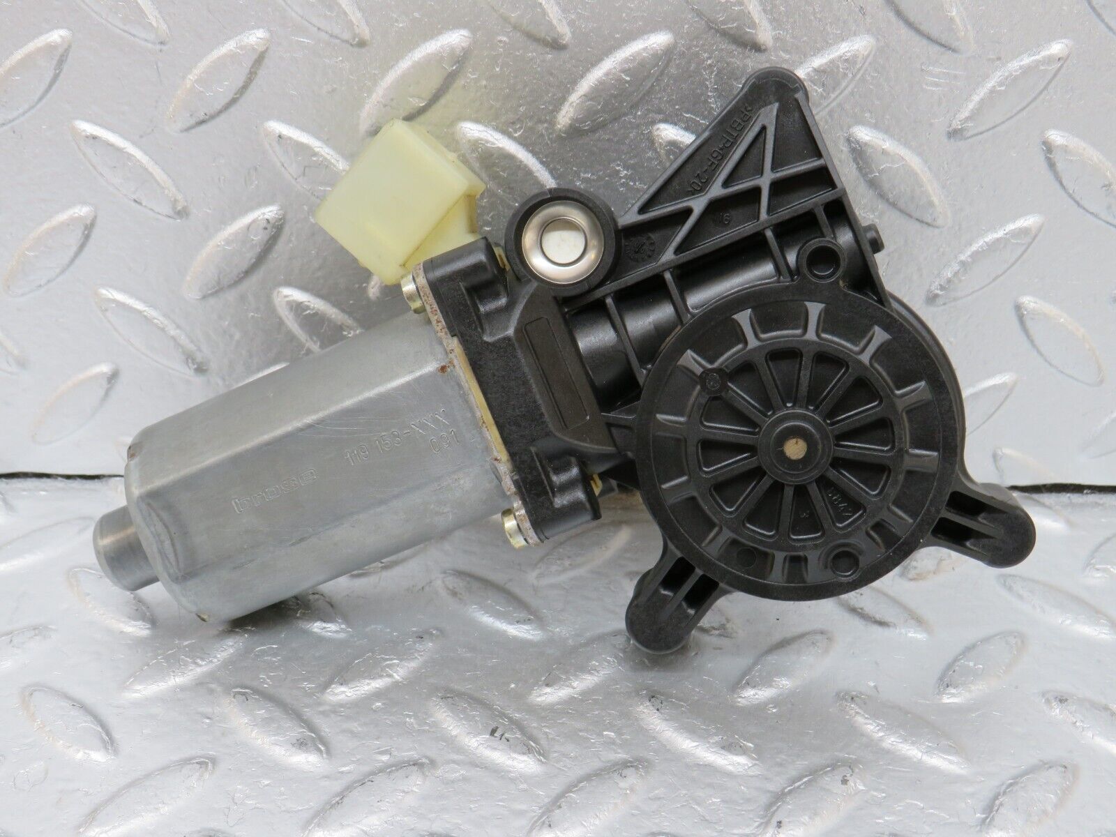 34701 Mercedes-Benz W210 320E Front Right Window Regulator Motor 0130821709