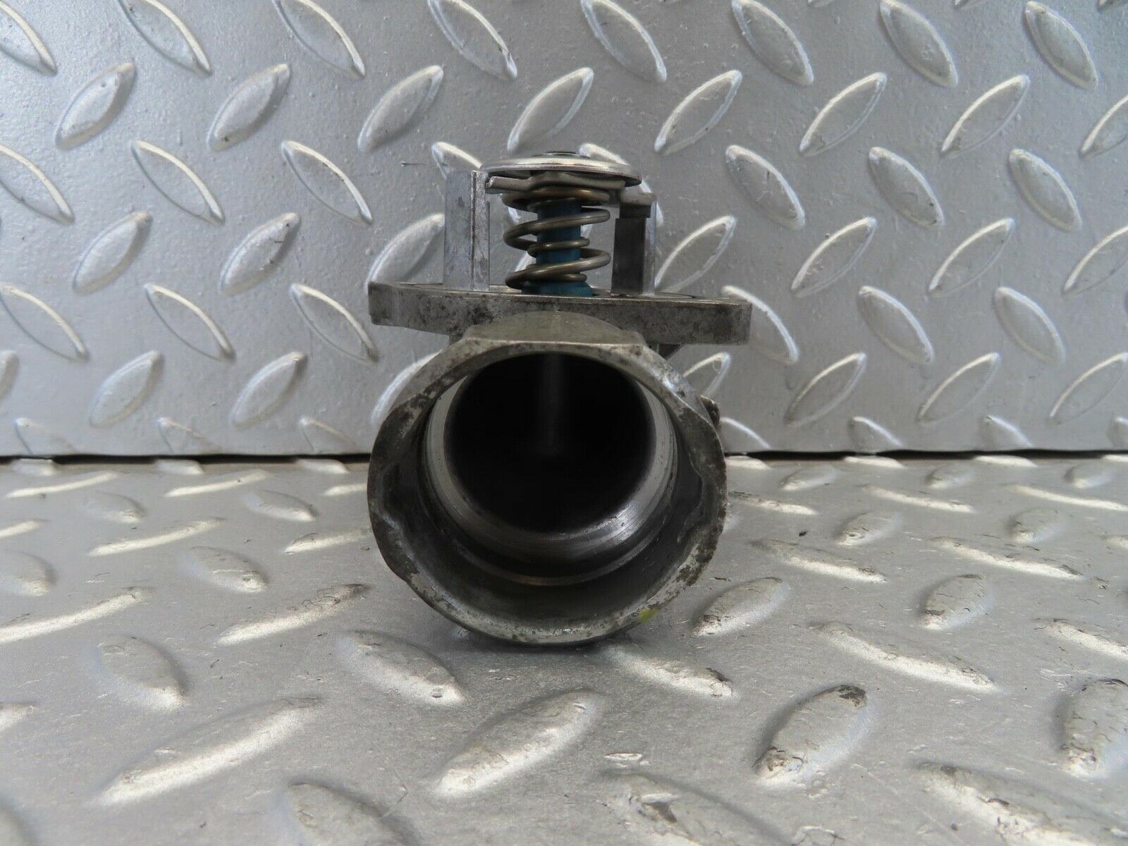 11248 Mercedes-Benz W221 S320 Thermostat Housing 6422000215