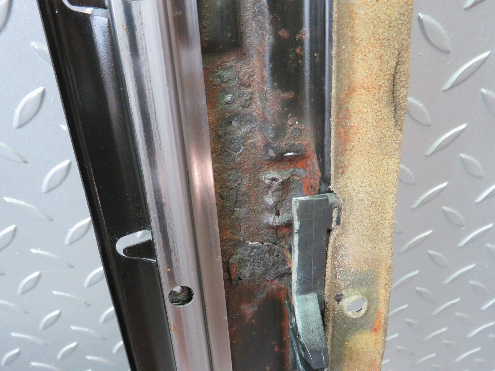 36196 Mercedes-Benz W126 420SE Power Sunroof Frame