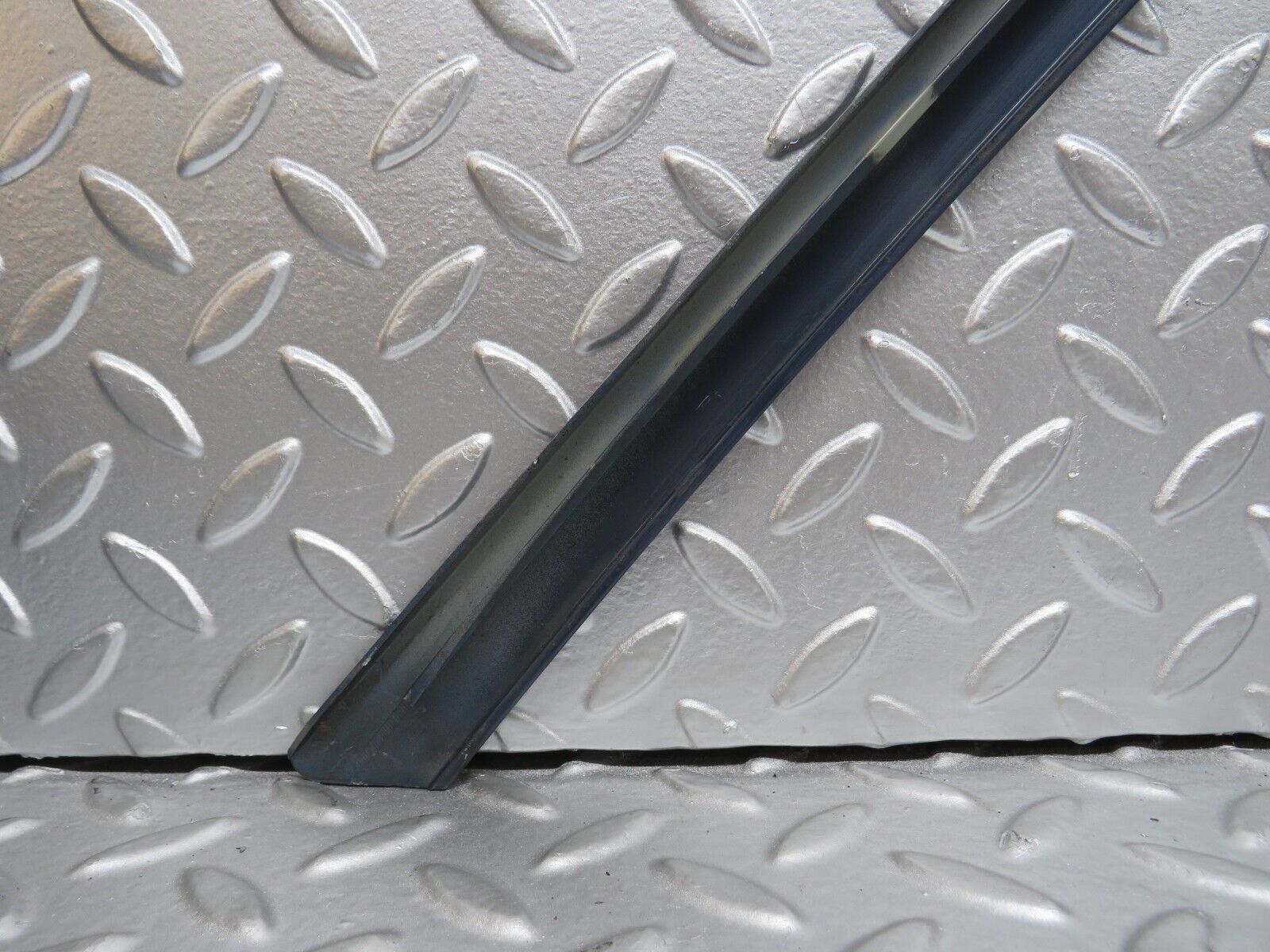 31184 Mercedes-Benz S124 220TE Wagon Front Left Door Exterior Frame Trim