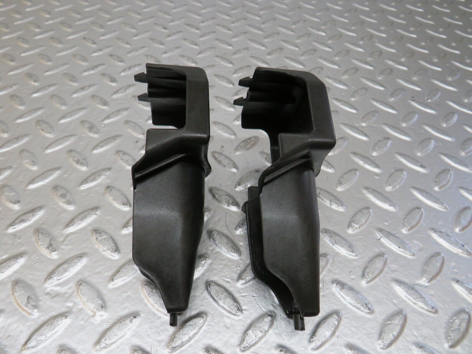 25278 Mercedes-Benz W201 190D Rear Door Lock Vacuum Actuator Cover 2018050590