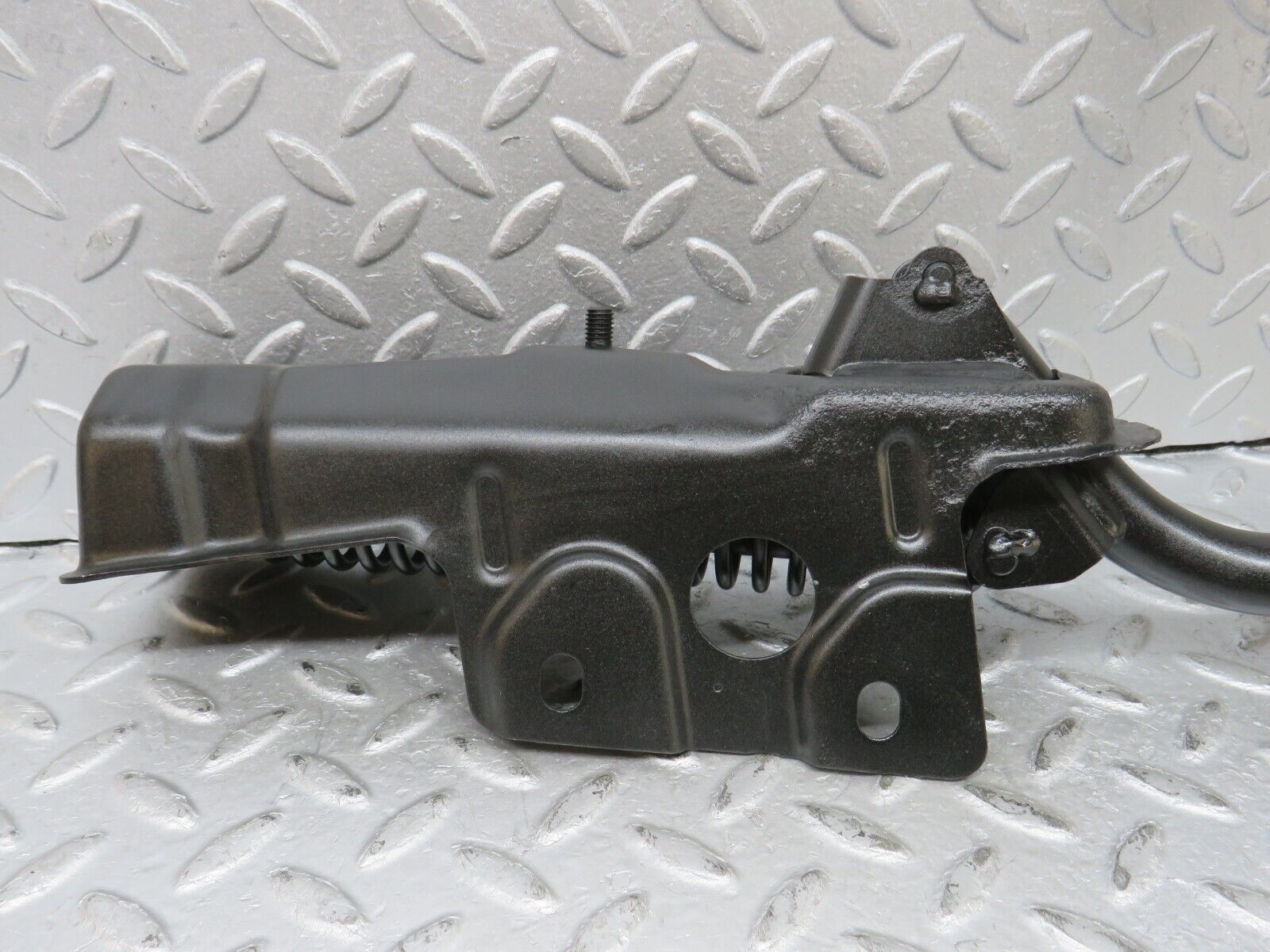 36316 Mercedes-Benz W126 420SE Trunk Hinge Left Side