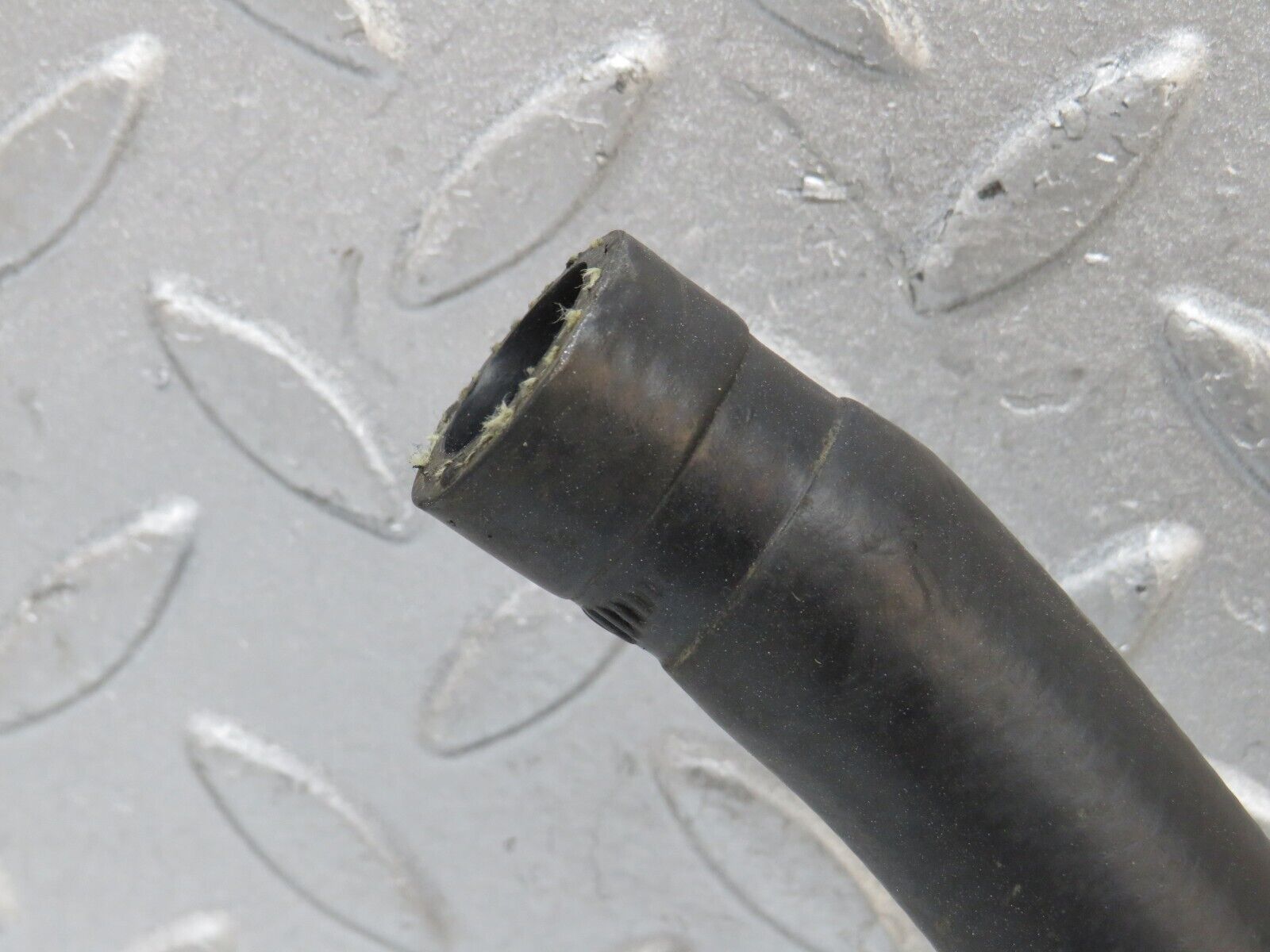 37975 Mercedes-Benz A124 320E Cabriolet Heater Hose Pipe Pair 1248327093