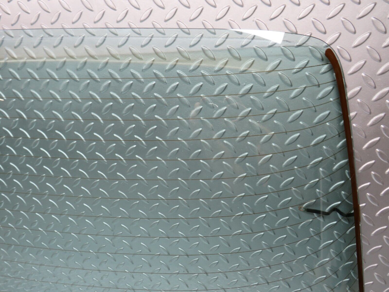 26820 Mercedes-Benz W123 240D Rear Heated Windscreen Glass