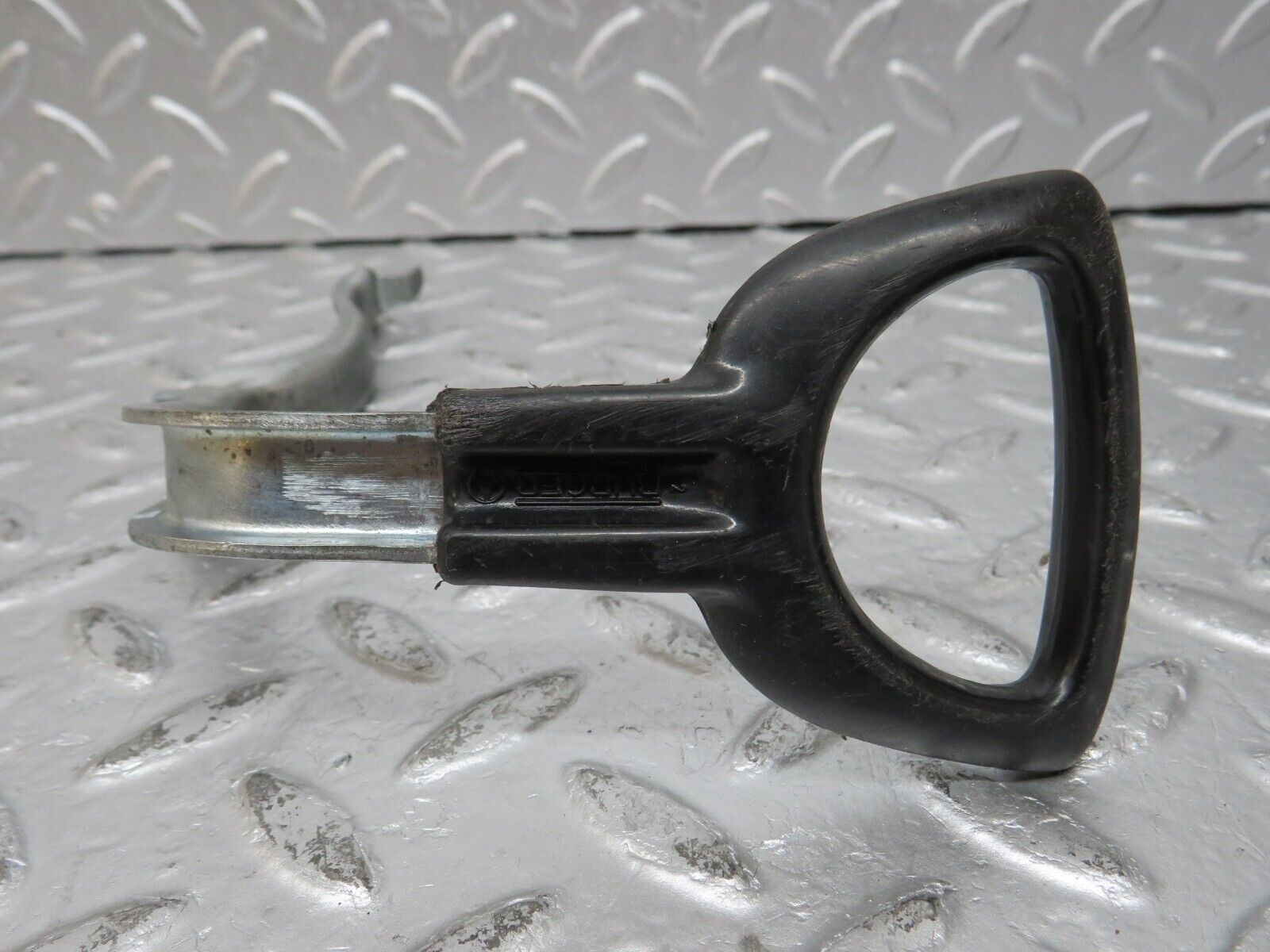 33886 Mercedes-Benz C123 230CE Coupe Front Right Seat Side Height Adjust Handle