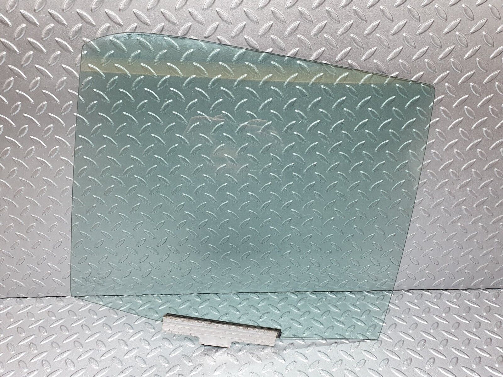 41407 Mercedes-Benz W124 200E Rear Right Door Window Glass