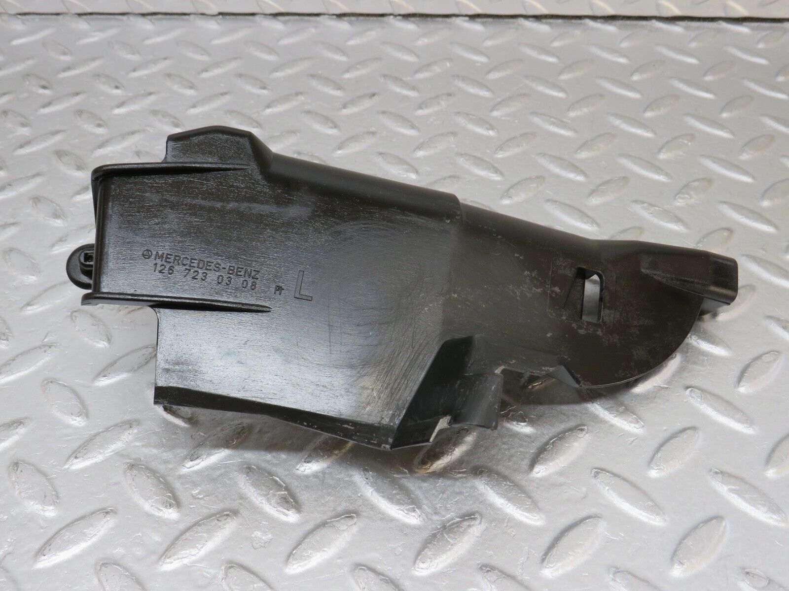 36035 Mercedes-Benz W126 420SE Front Left Door Lock Inner Cover 1267230308