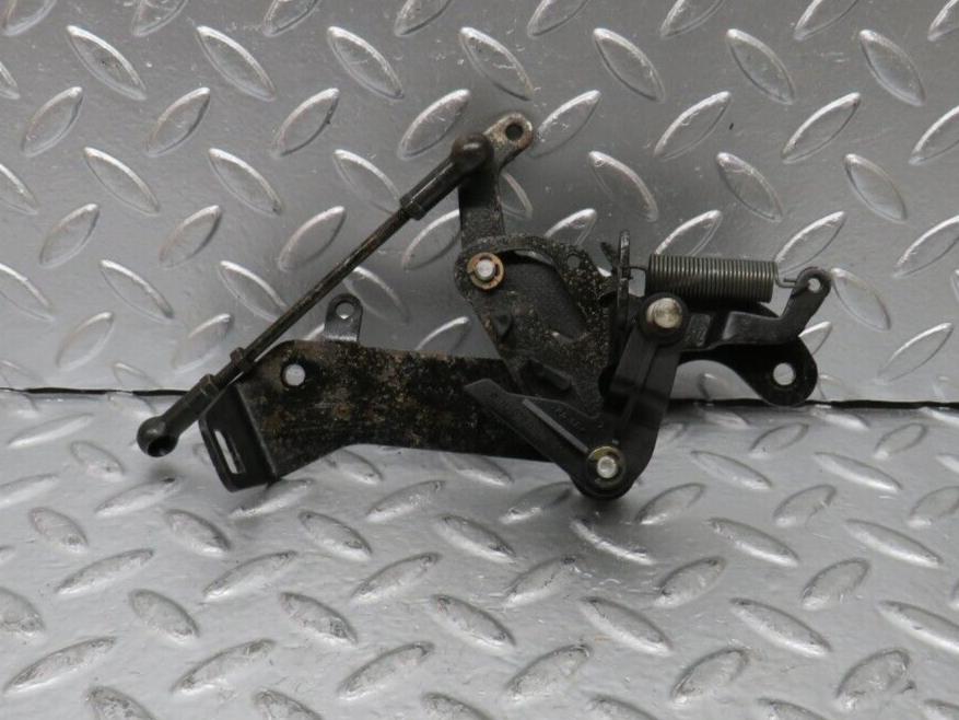 25179 Mercedes-Benz W201 190D Throttle Linkage 1110700521