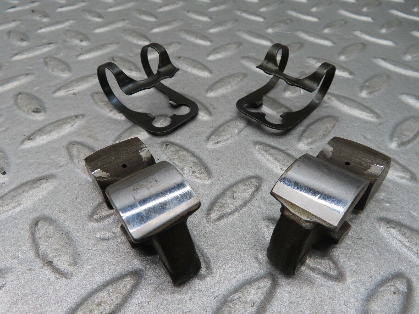 16957 Mercedes-Benz C123 280CE Coupe Valve Rocker Arm With Retaining Spring