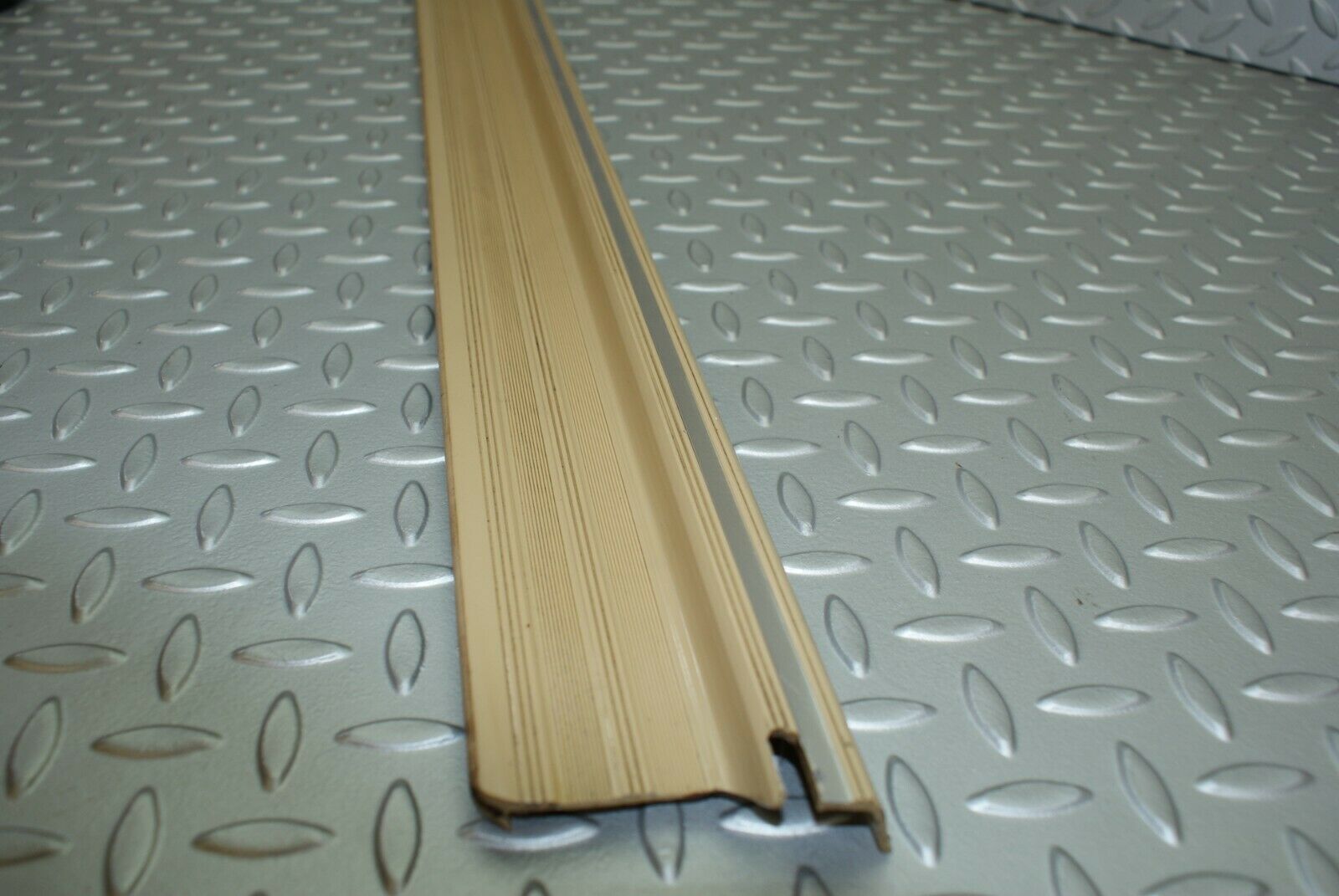 2881 Mercedes-Benz C123 280CE Coupe Front Left Door Sill Trim Beige