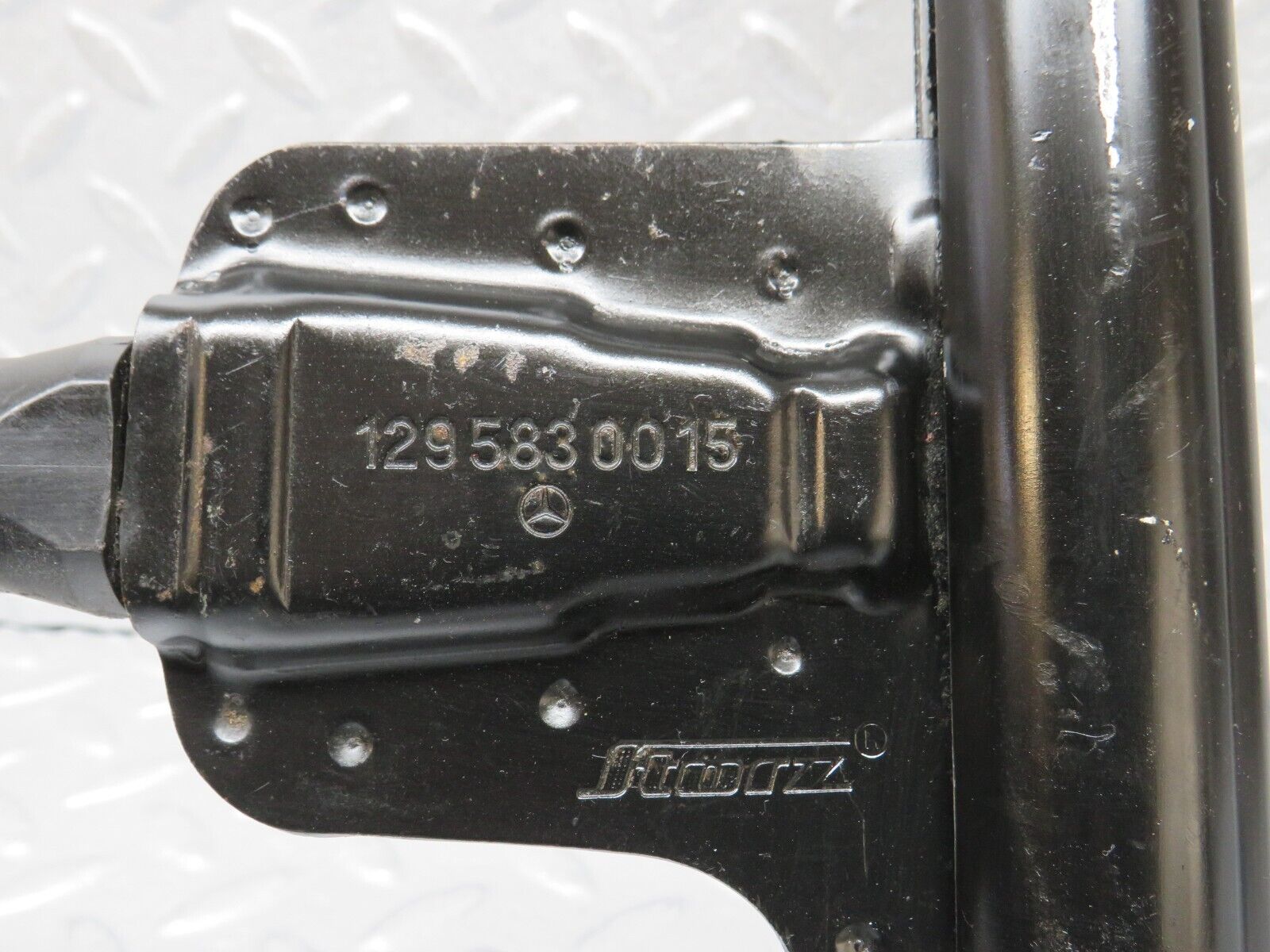 38506 Mercedes-Benz R129 280SL Coupe Car Jack 1295830015