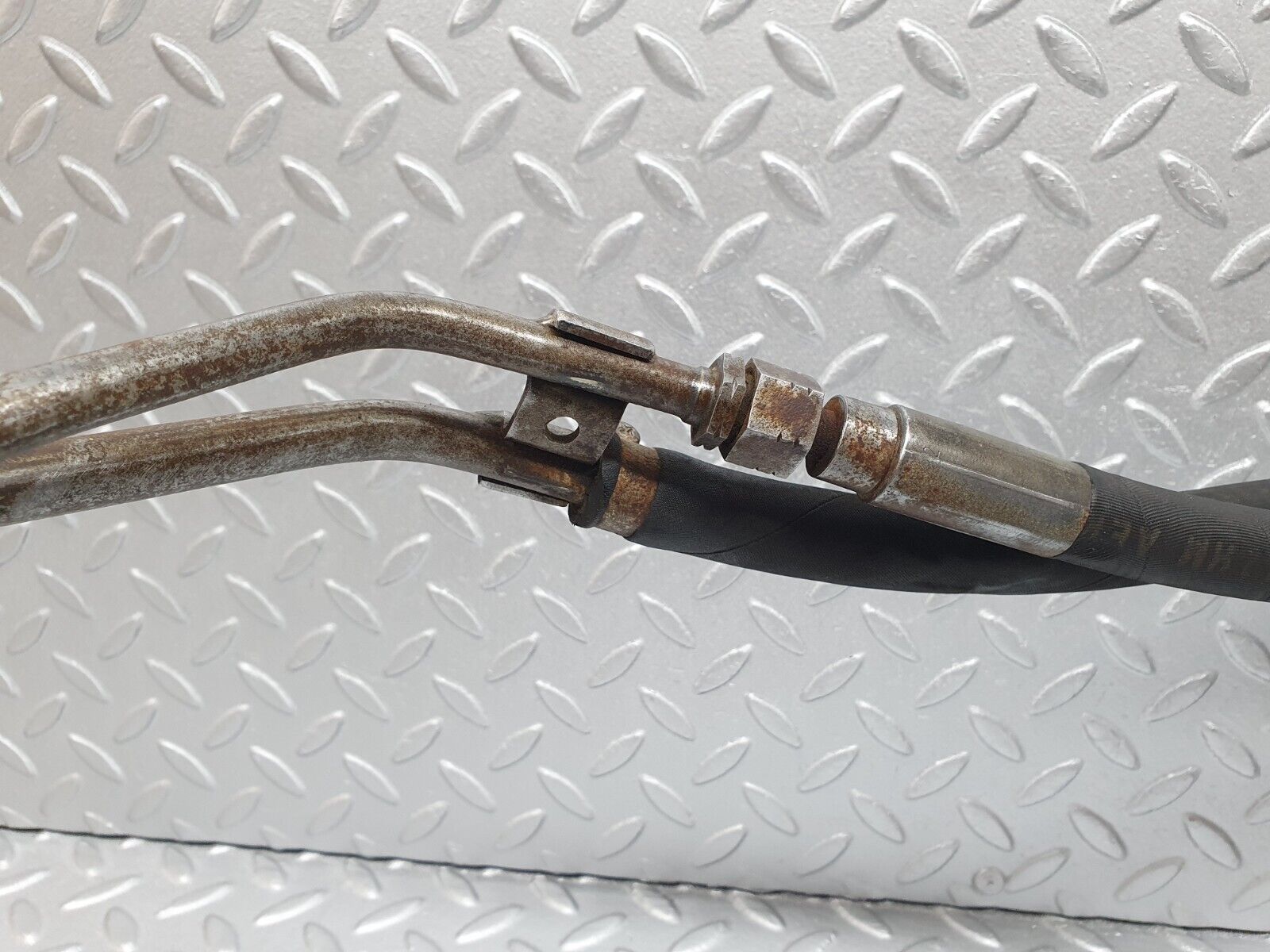 40817 Mercedes-Benz W123 300D Power Steering Oil Line Pipe