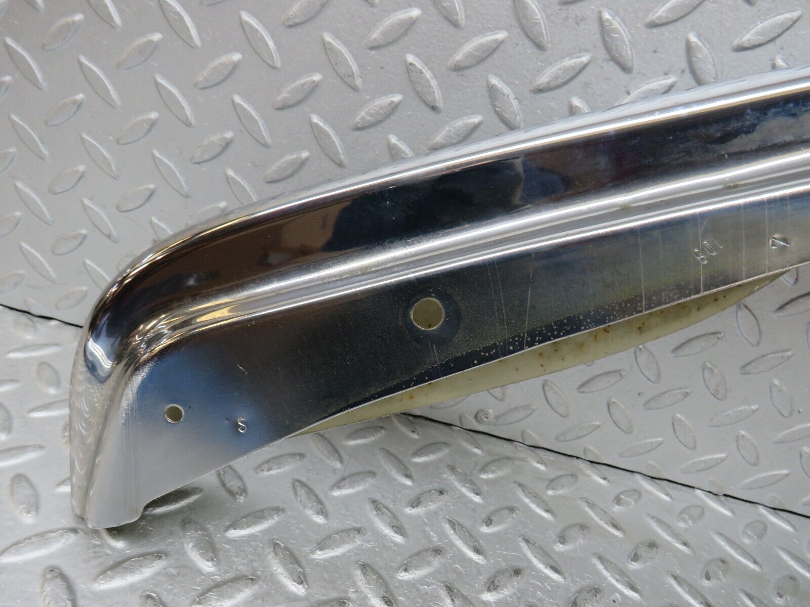 37669 Mercedes-Benz W109 300SEL Front Left Upper Bumper Corner