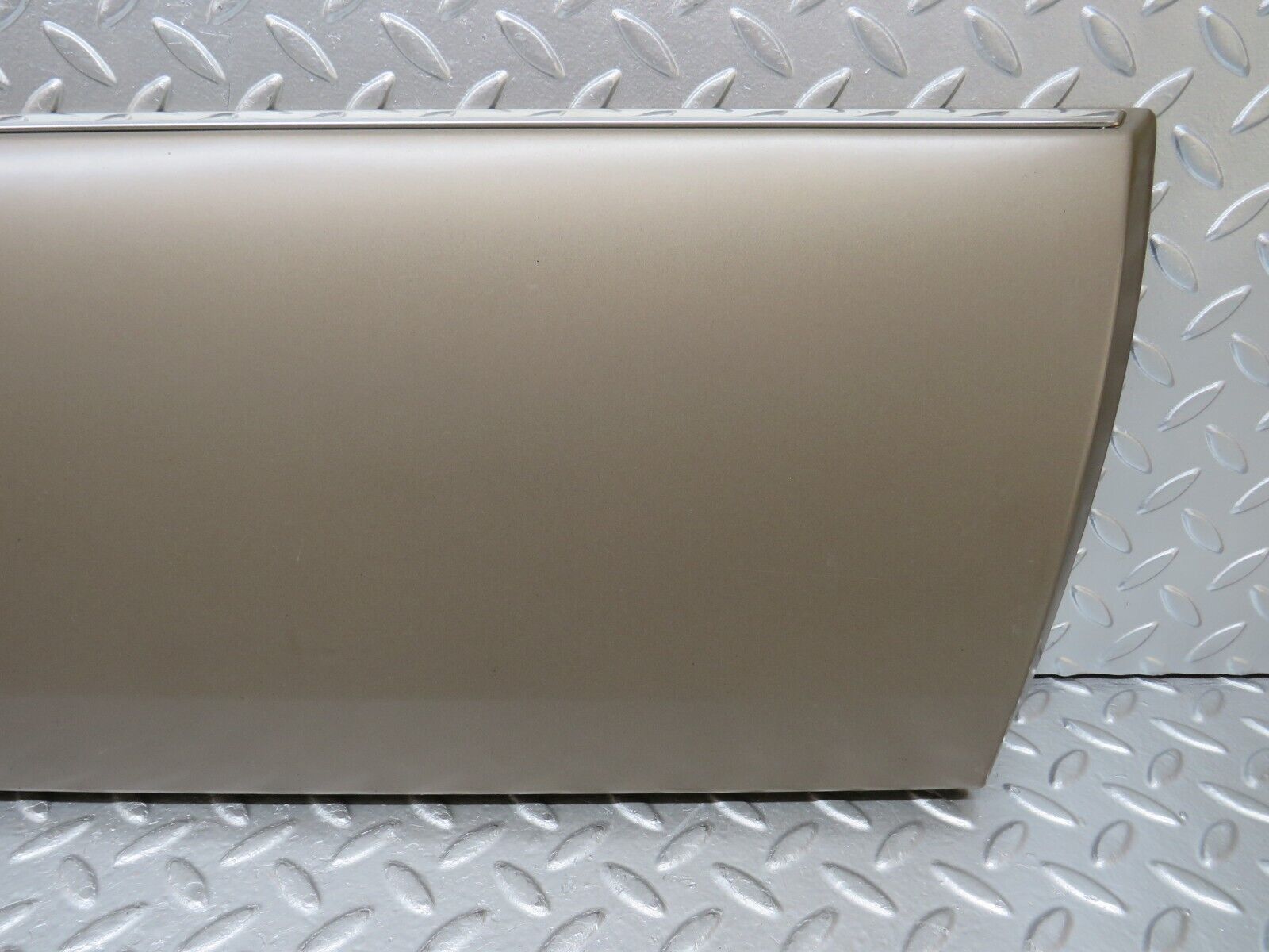 29253 Mercedes-Benz W124 230E Front Right Door Lower Trim 1246901640