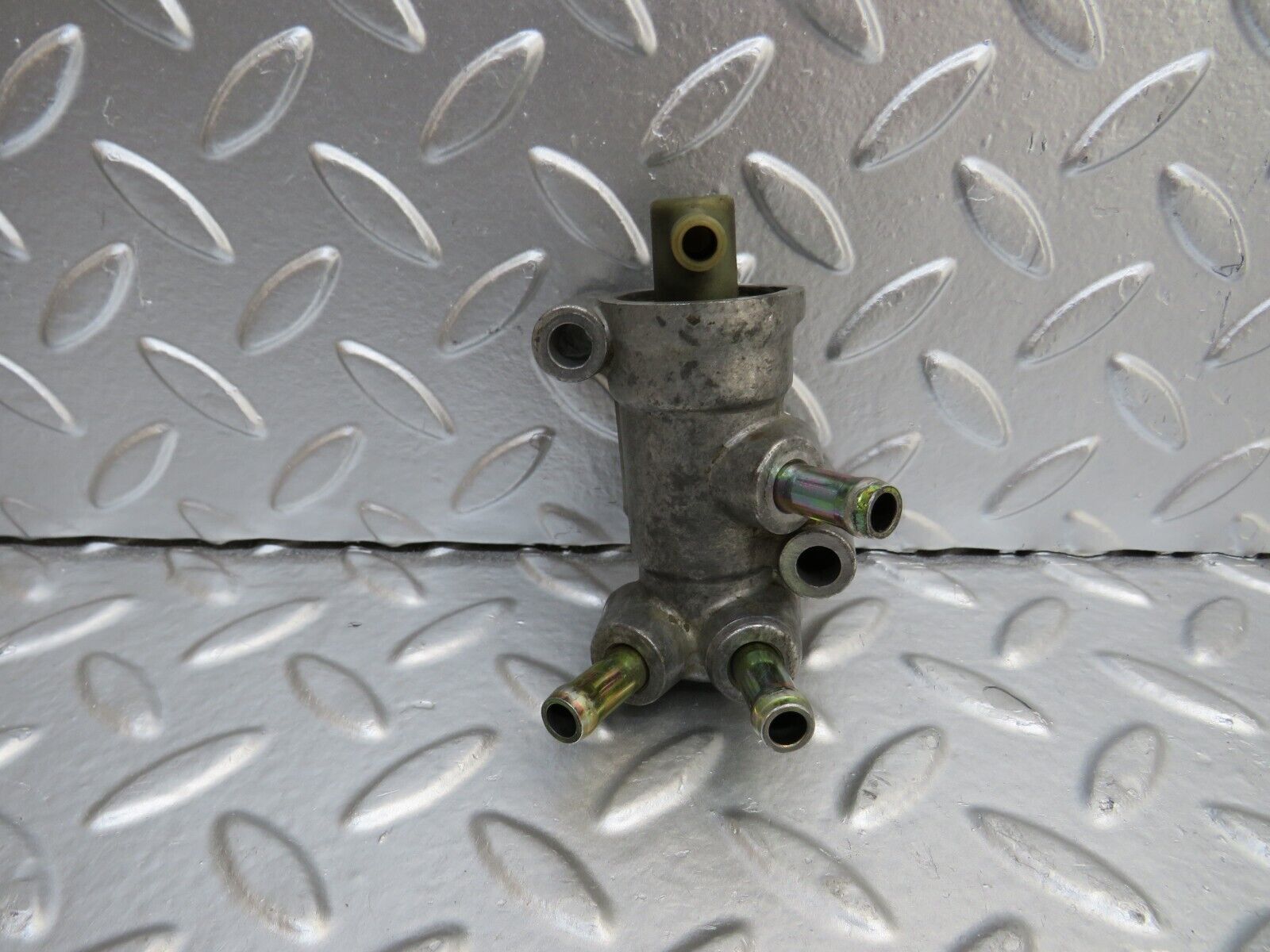 25393 Mercedes-Benz W201 190D Fuel Thermostat 6010700126