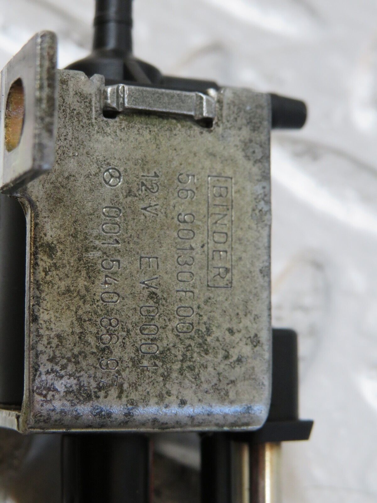 25677 Mercedes-Benz W124 280E Vacuum Valve Solenoid 1170780981