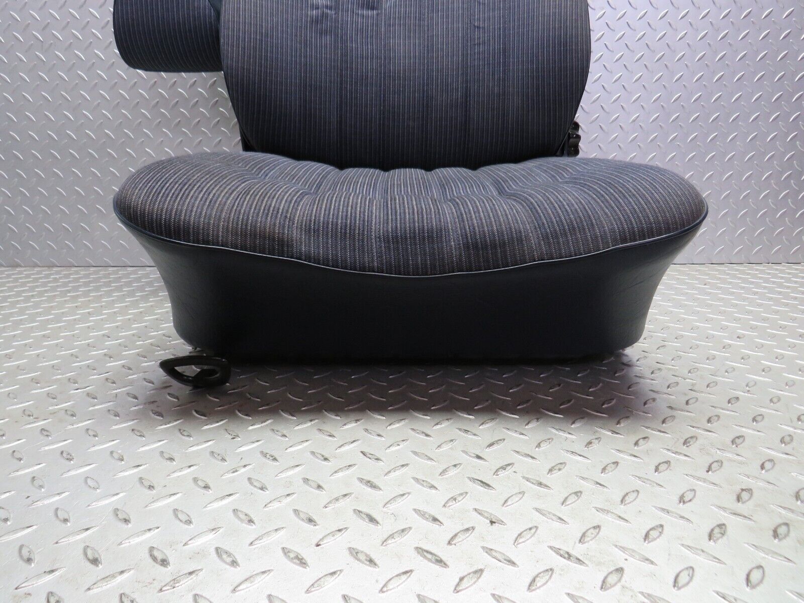 32032 Mercedes-Benz W123 230E Front Left Passenger Seat Blue