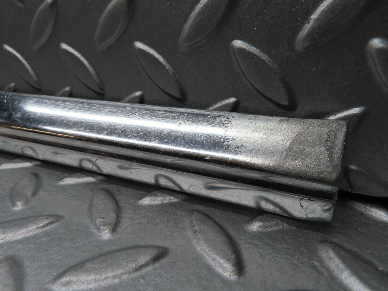 20957 Mercedes-Benz W114 250CE Coupe Left Door Chrome Moulding Trim