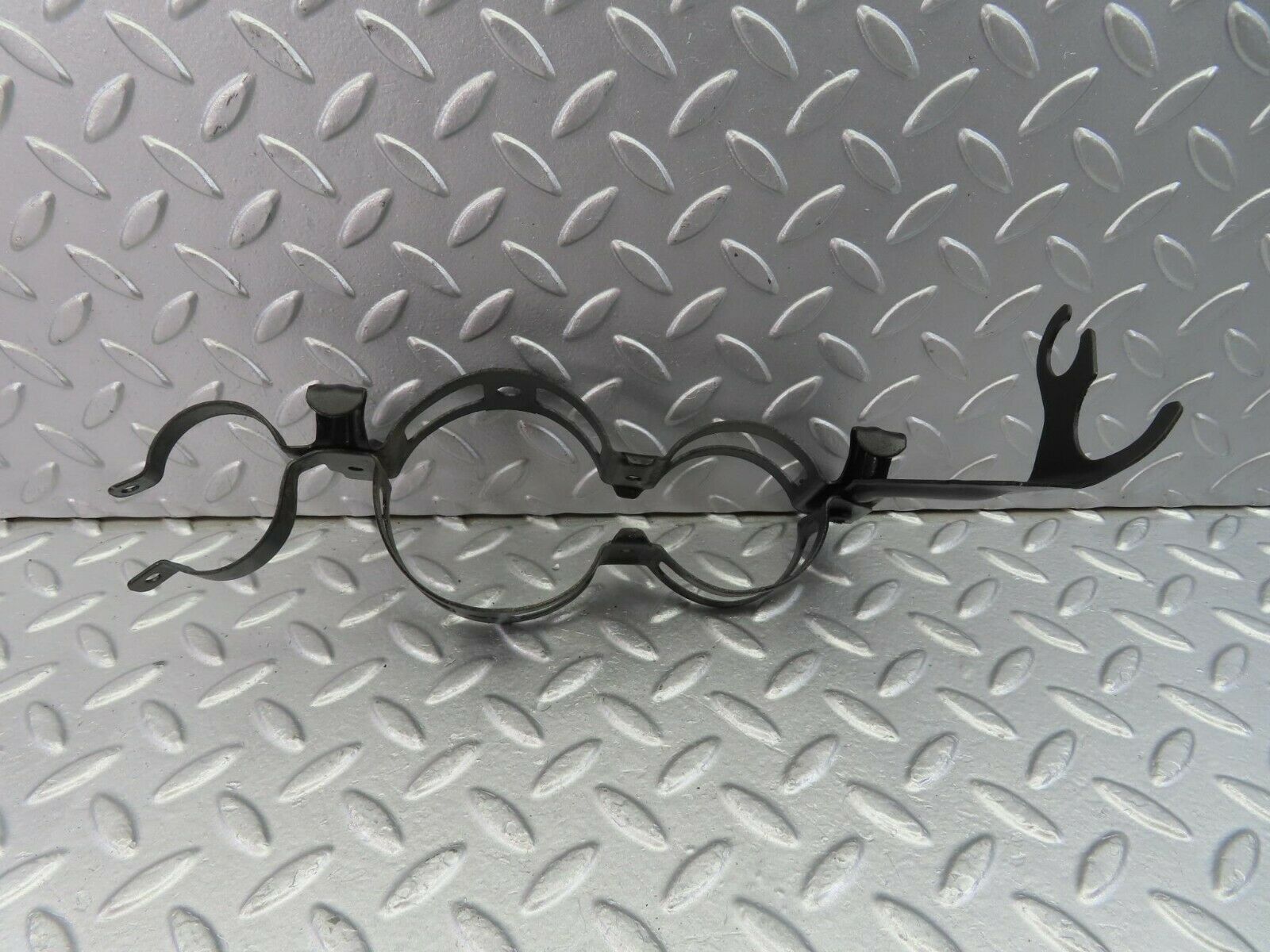 10581 Mercedes-Benz W201 190E Fuel Pump Fuel Filter Bracket Holder