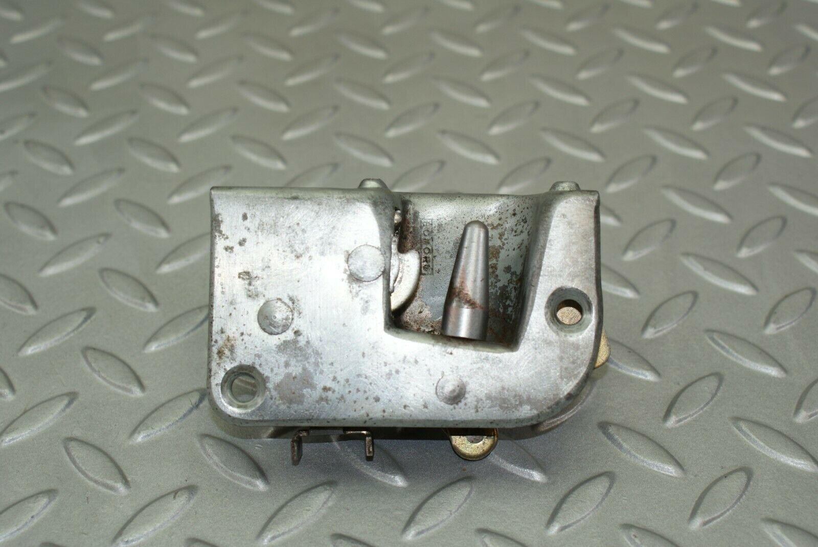 3122 Mercedes-Benz W115 220D Front Right Door Lock Mechanism