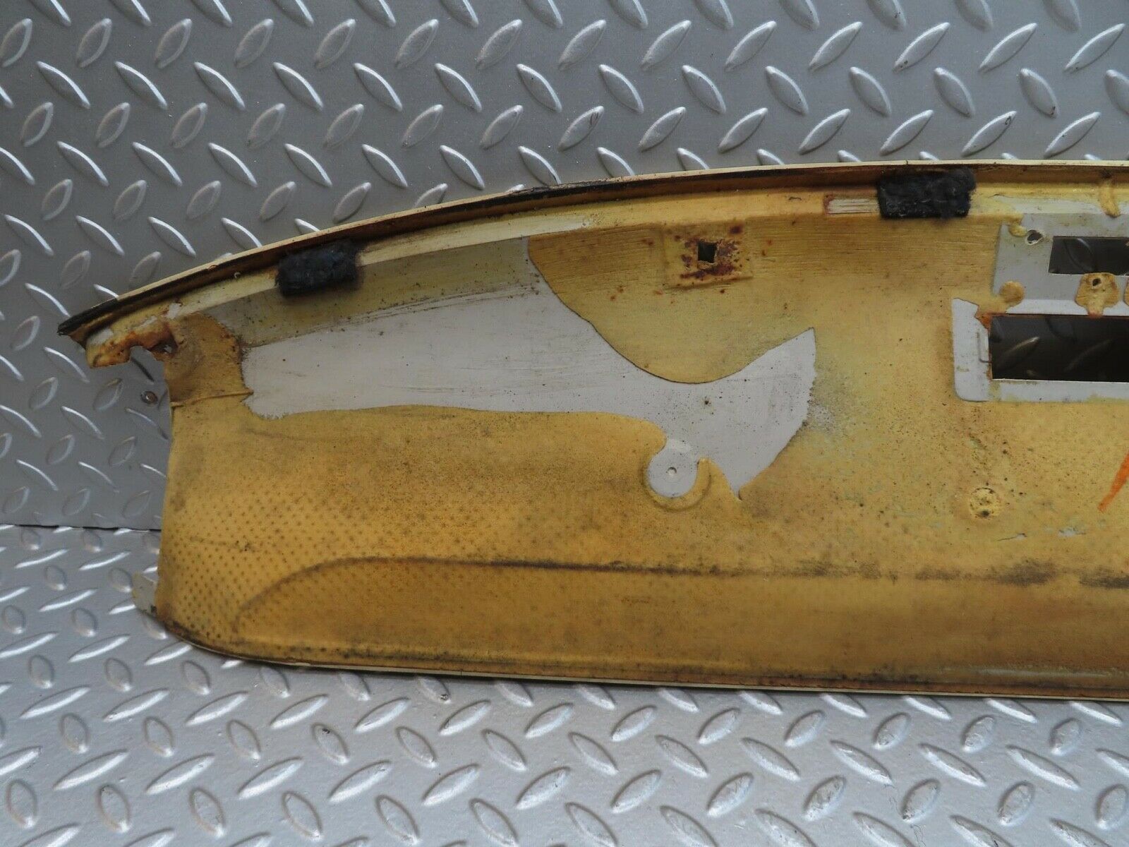 13892 Mercedes-Benz C107 280SLC Headlining Roof Panel