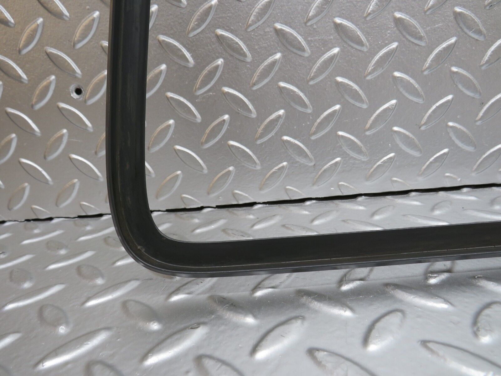 32313 Mercedes-Benz S124 300TE Wagon Tailgate Windscreen Frame