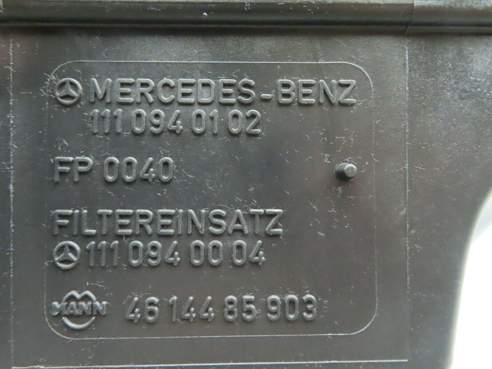 6567 Mercedes-Benz S124 E220 Wagon Air Filter Housing 1110940102