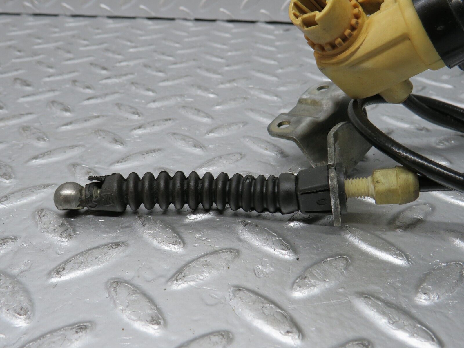 32715 Mercedes-Benz S124 300TE Automatic Gearbox Kickdown Cable