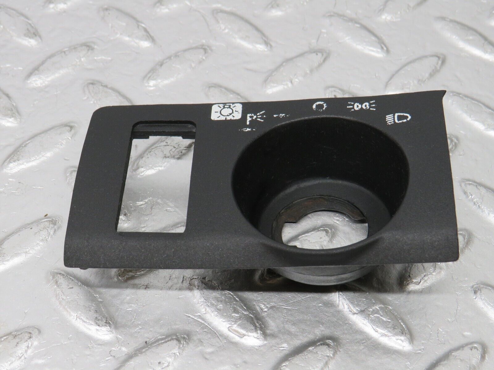 34351 Mercedes-Benz C126 380SEC Headlight Switch Cover Trim Surround 126689018