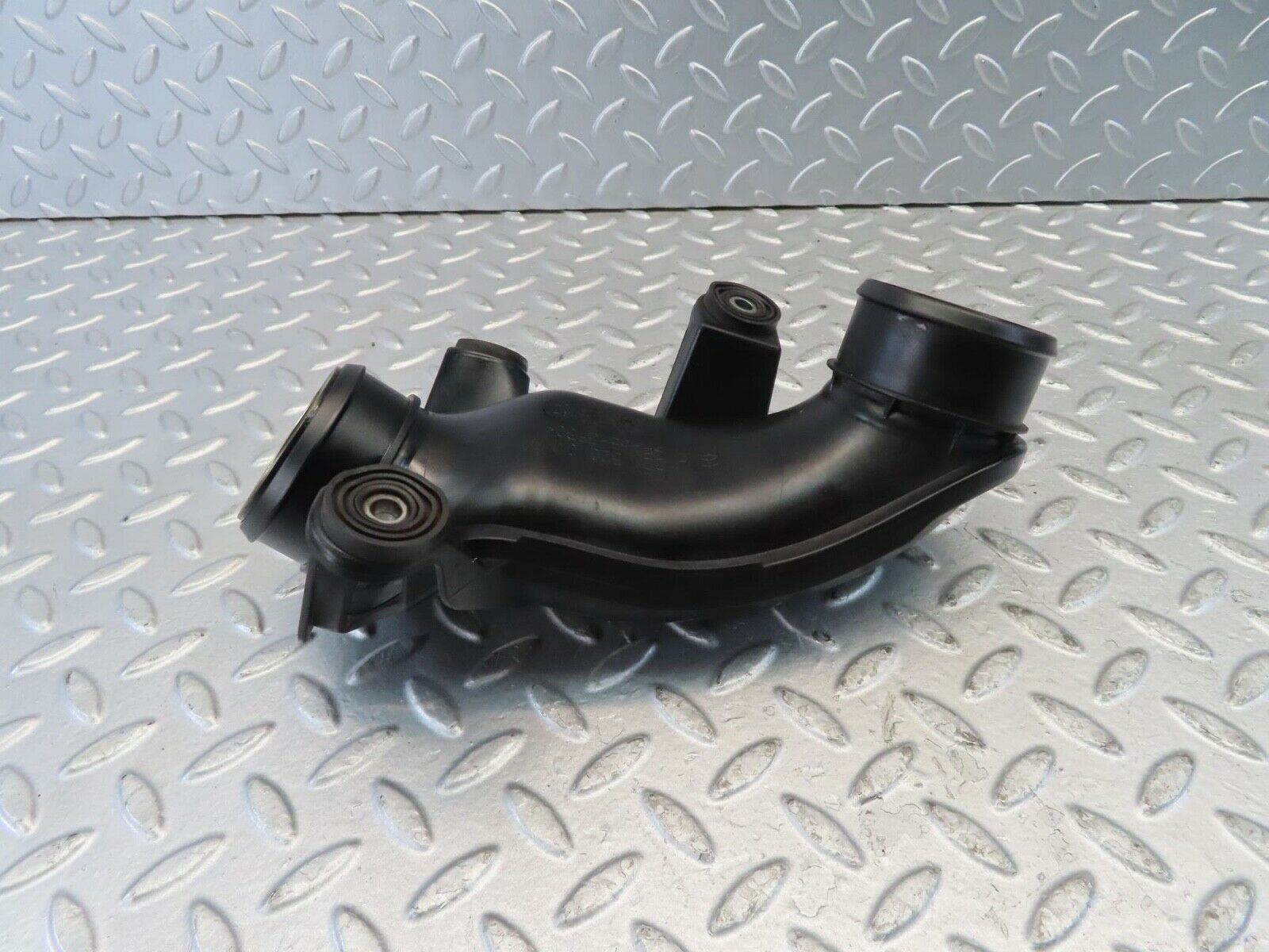 11224 Mercedes-Benz W221 S320 Air Intake Hose Pipe 2215200001