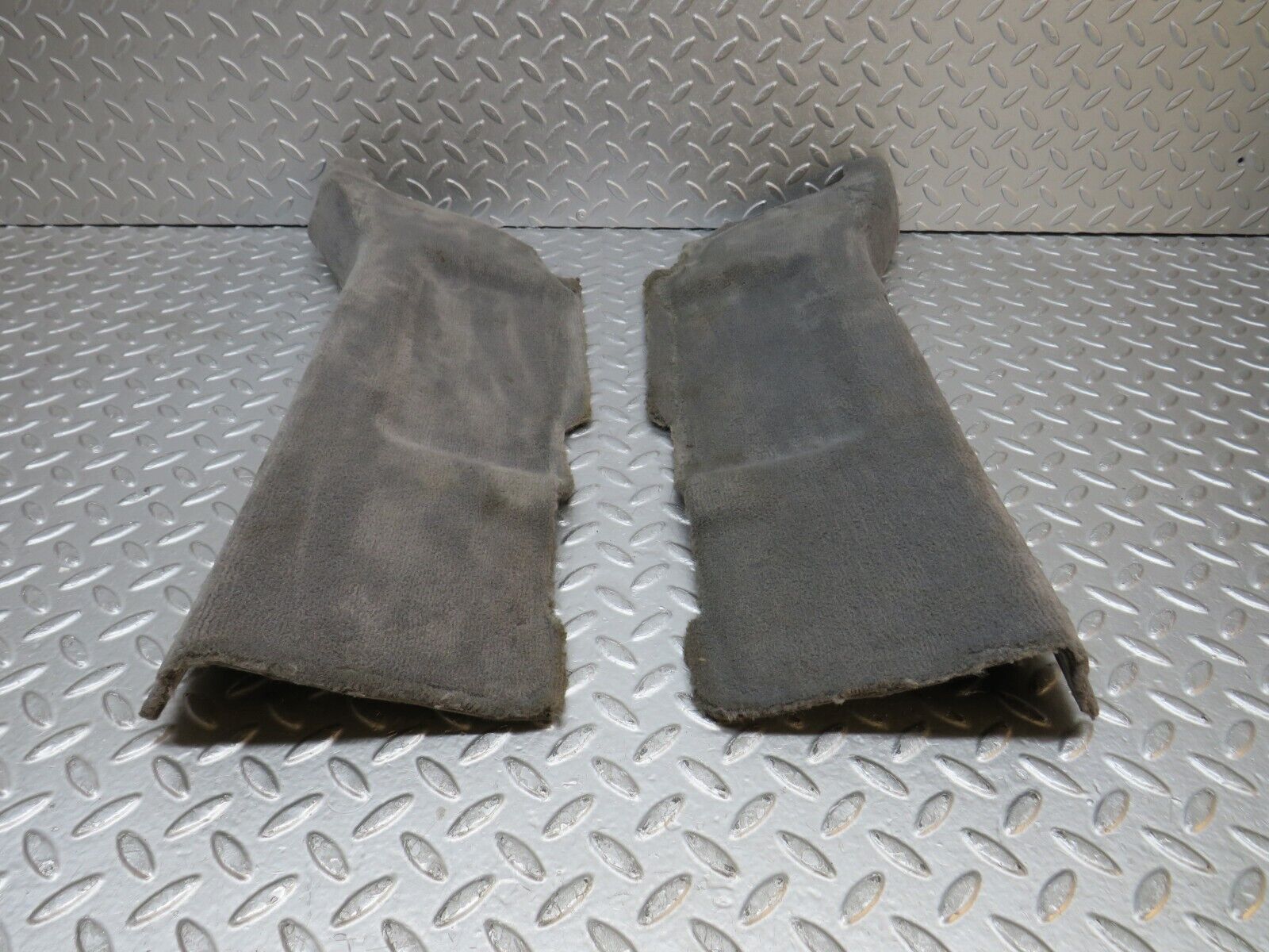 39525 Mercedes-Benz R129 320SL Coupe Rear Floor Cross Member Mat Carpet Grey