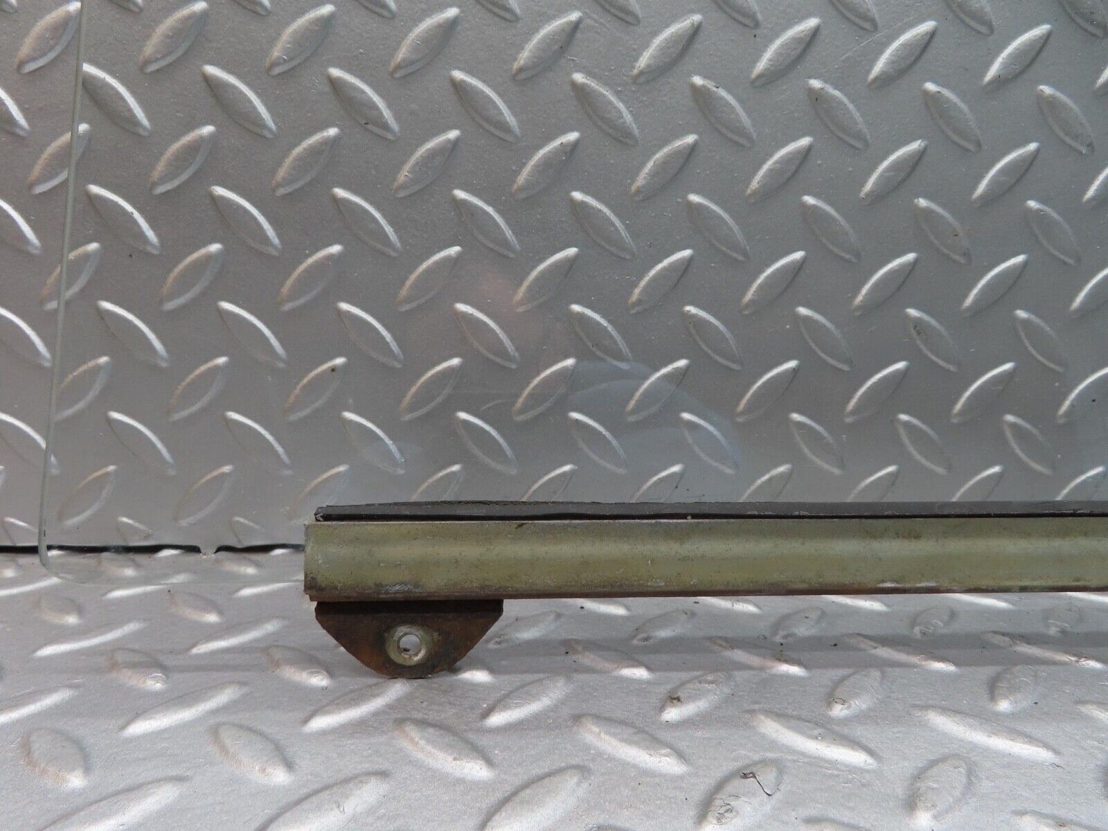 12657 Mercedes-Benz W111 220SE Front Right Door Window Glass